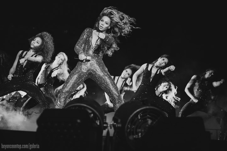 Beyonc&eacute; se apresenta em Baltimore. 