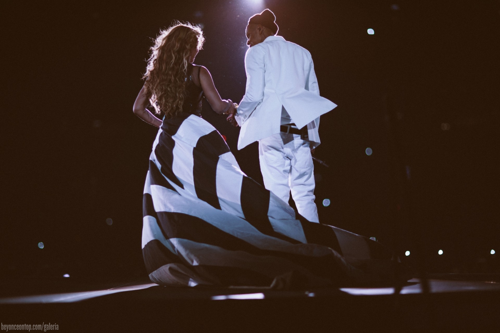 Beyonc&eacute; e Jay Z se apresentam com a turn&ecirc; 'On The Run' em Toronto. 