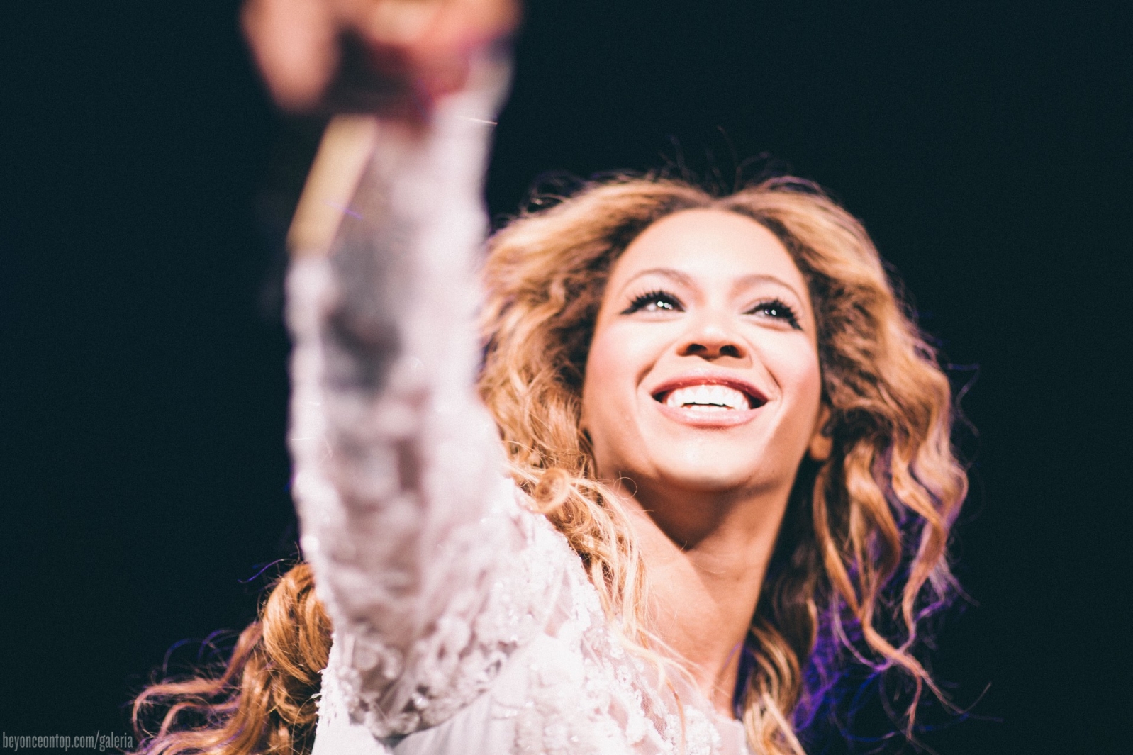 Beyonc&eacute; e Jay Z se apresentam com a turn&ecirc; 'On The Run' em Toronto. 