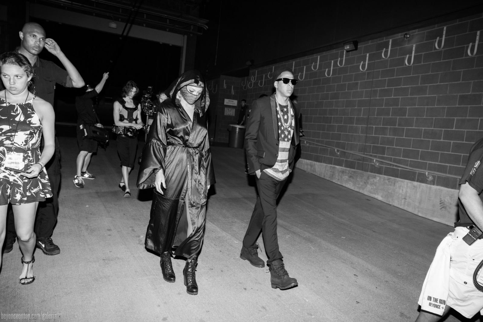 Beyonc&eacute; e Jay Z se preparam nos bastidores. 
