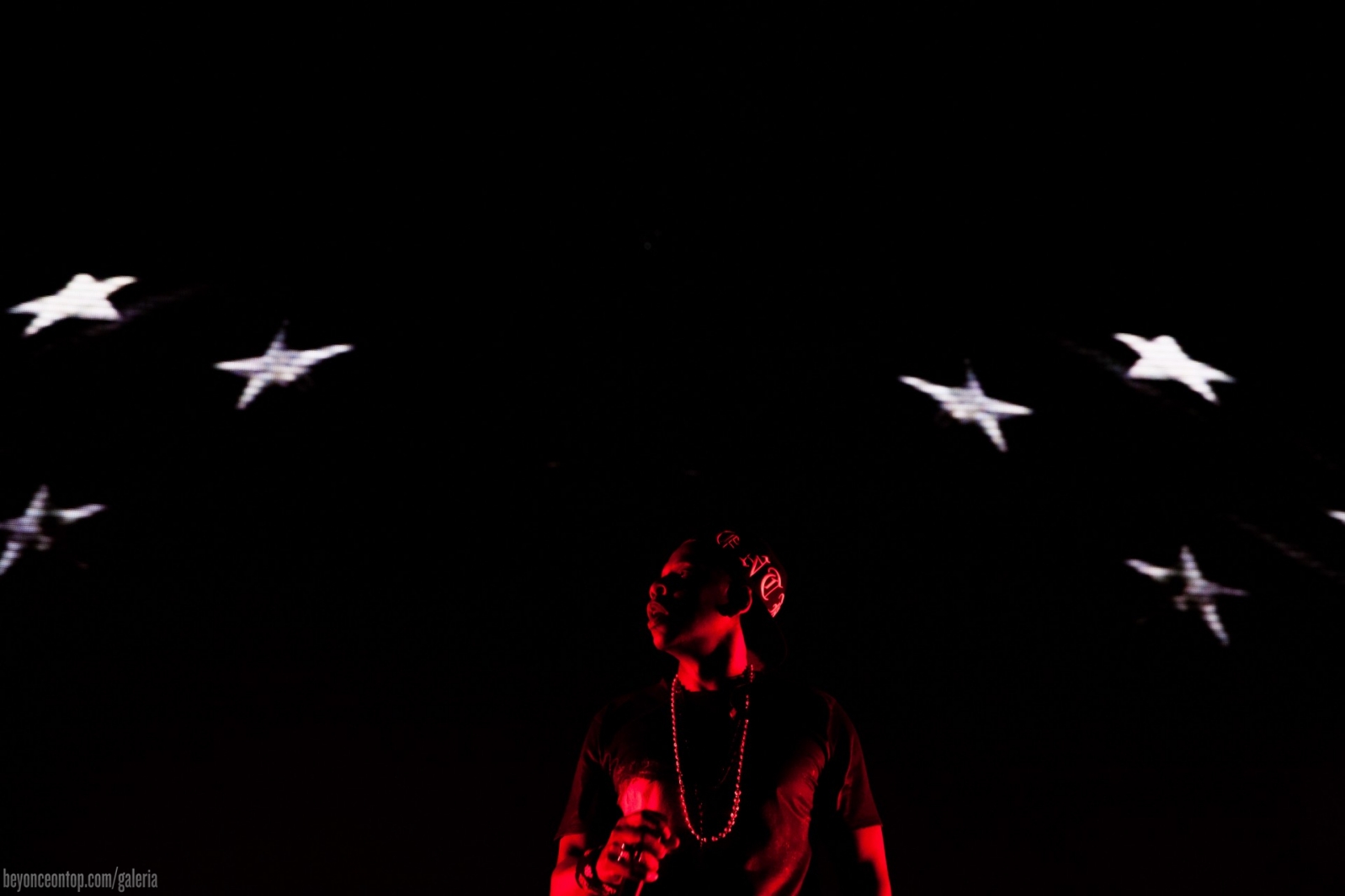 Beyonc&eacute; e Jay Z levam a turn&ecirc; 'On The Run' para East Rutherford, em Nova Jersey. 