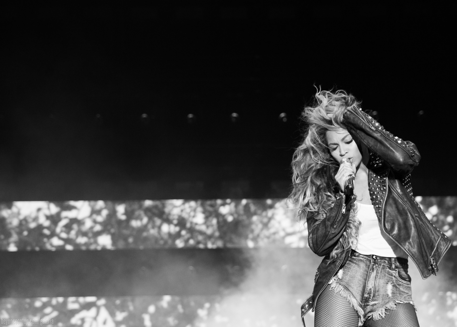 Beyonc&eacute; e Jay Z levam a turn&ecirc; 'On The Run' para East Rutherford, em Nova Jersey. 