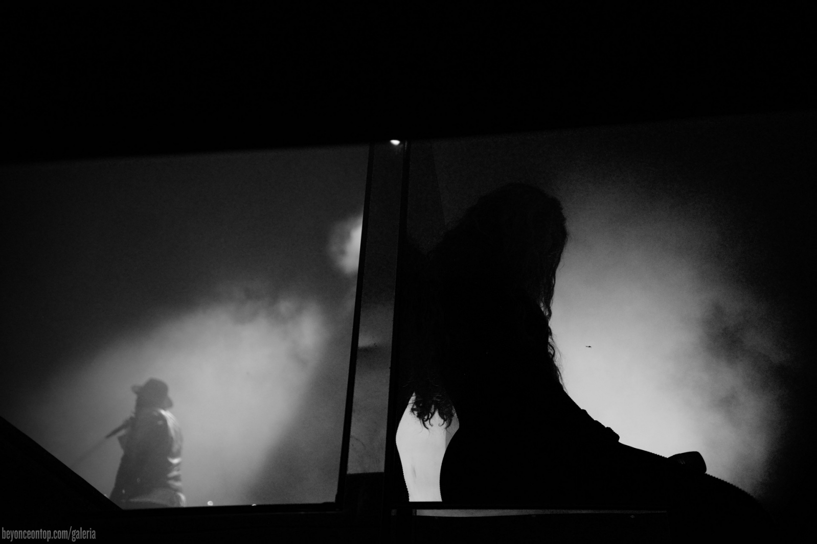 Pela segunda noite consecutiva, Beyonc&eacute; e Jay Z se apresentam com a turn&ecirc; 'On The Run' em East Rutherford, em Nova Jersey. 