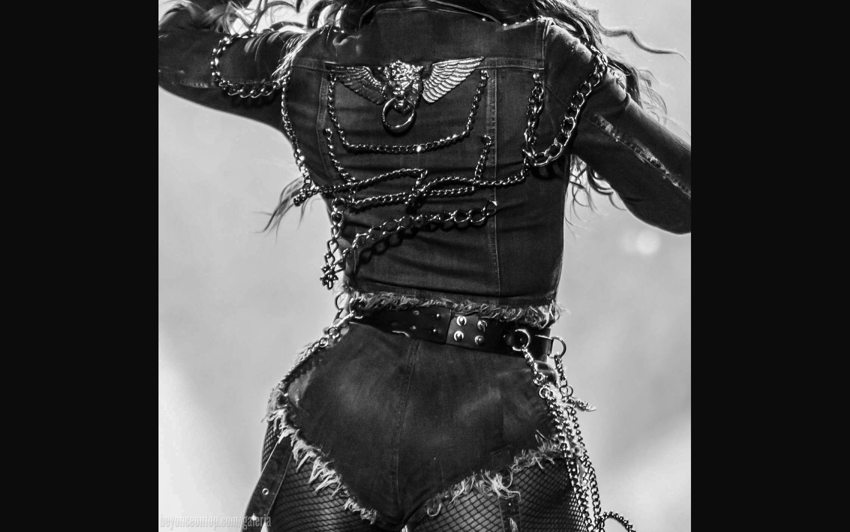 Pela segunda noite consecutiva, Beyonc&eacute; e Jay Z se apresentam com a turn&ecirc; 'On The Run' em East Rutherford, em Nova Jersey. 