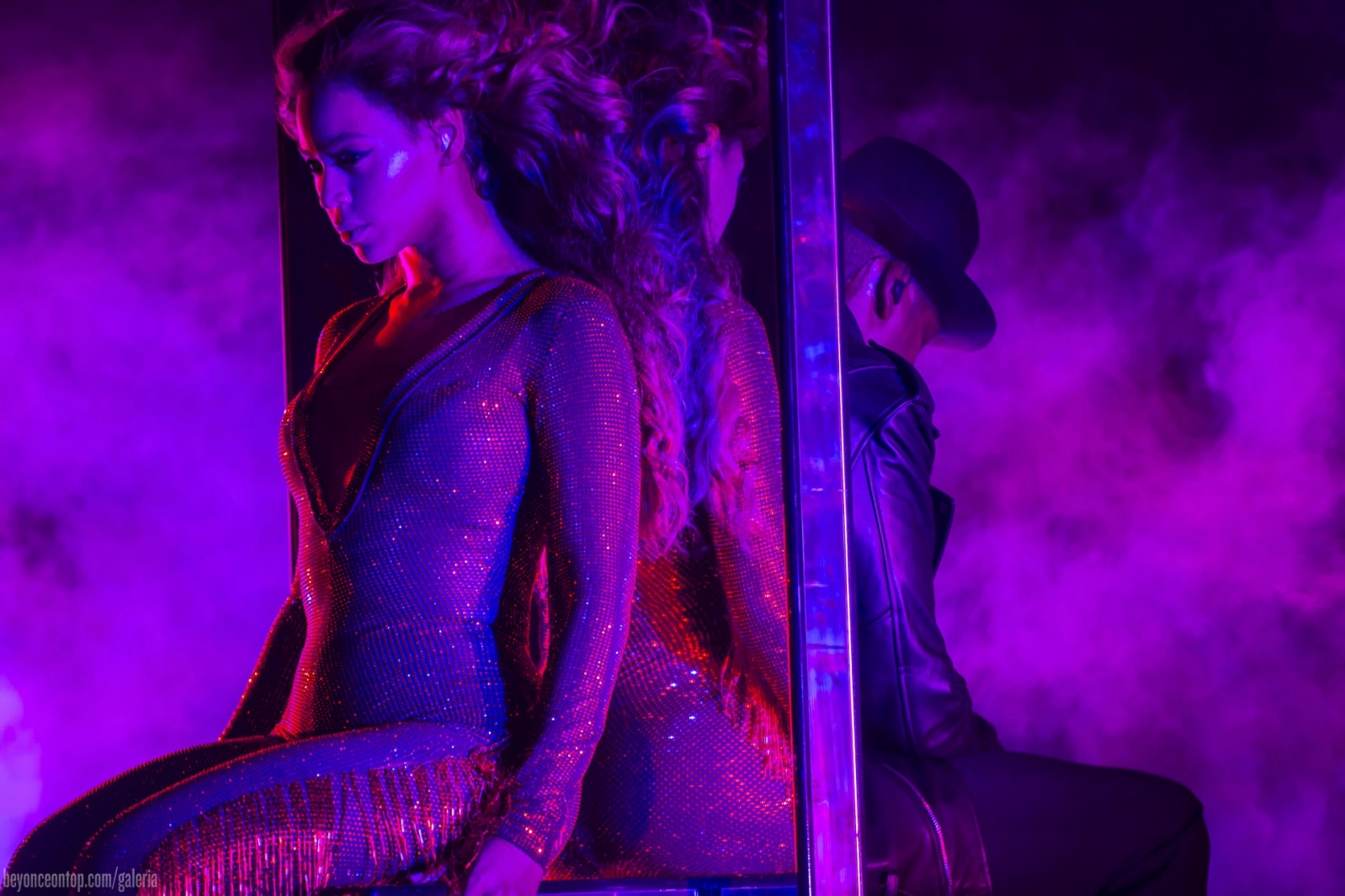 Pela segunda noite consecutiva, Beyonc&eacute; e Jay Z se apresentam com a turn&ecirc; 'On The Run' em East Rutherford, em Nova Jersey. 