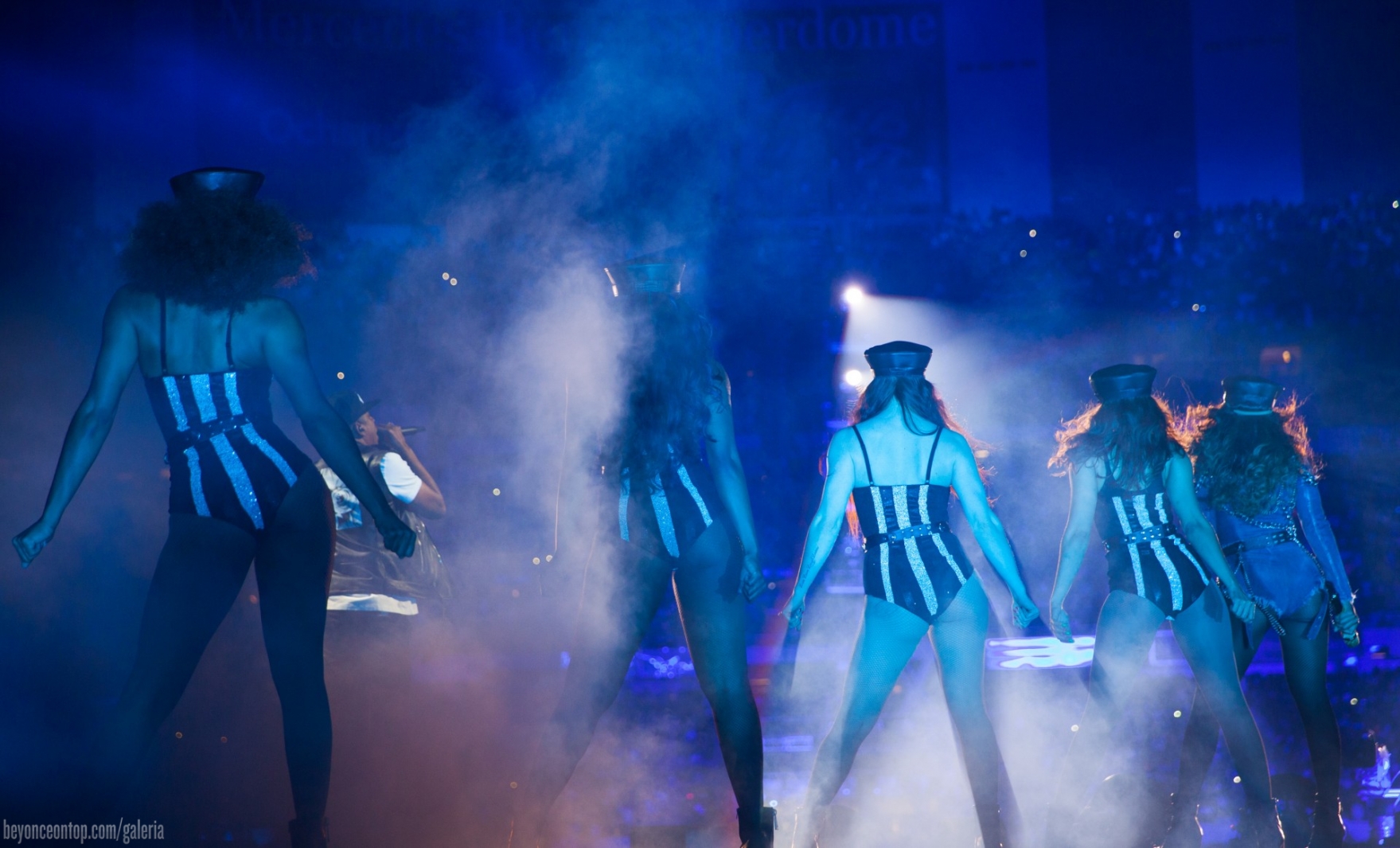 Beyonc&eacute; e Jay Z se apresentam em New Orleans. 