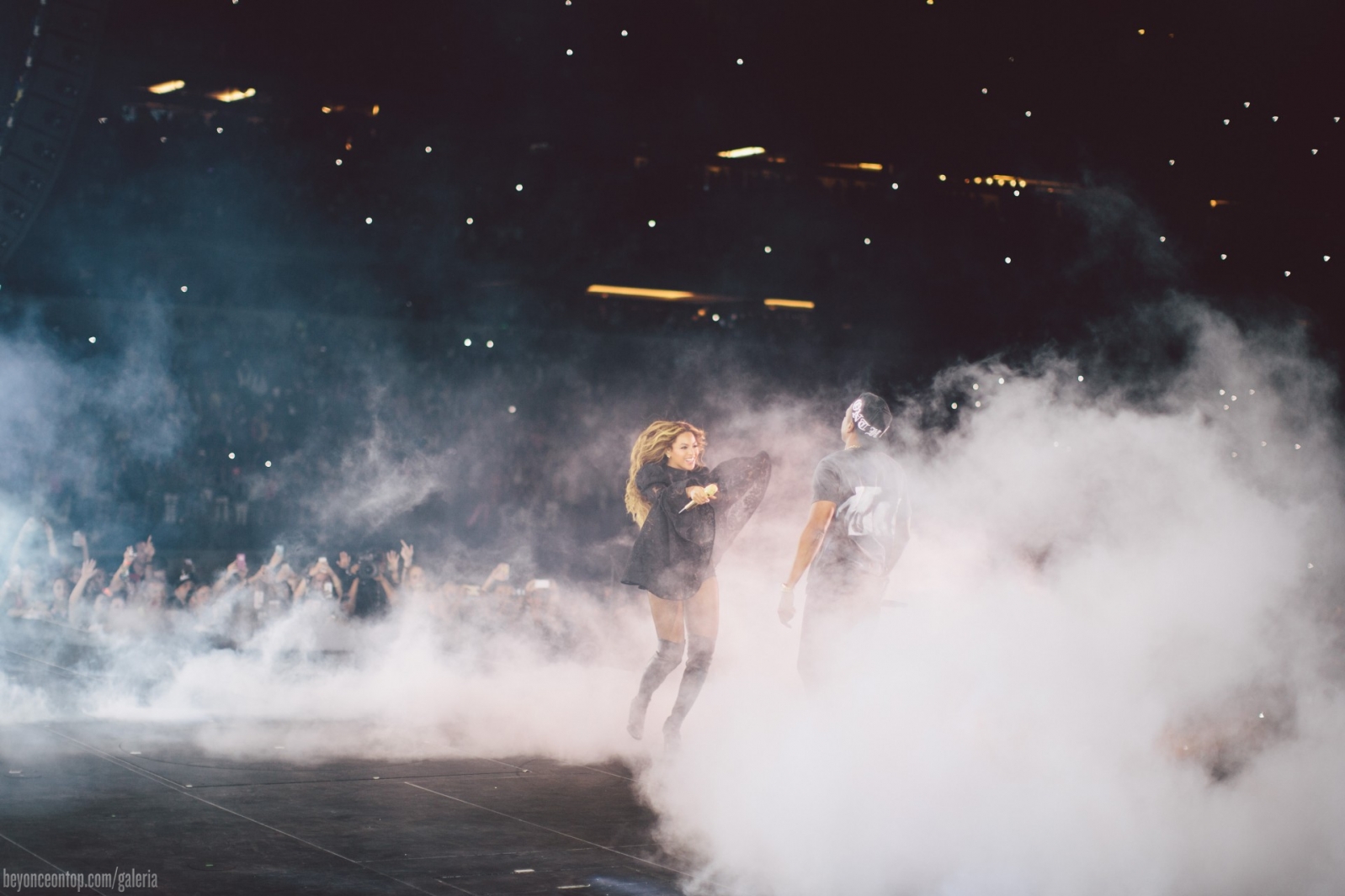 Beyonc&eacute; e Jay Z passam por Dallas com a turn&ecirc; 'On The Run'. 