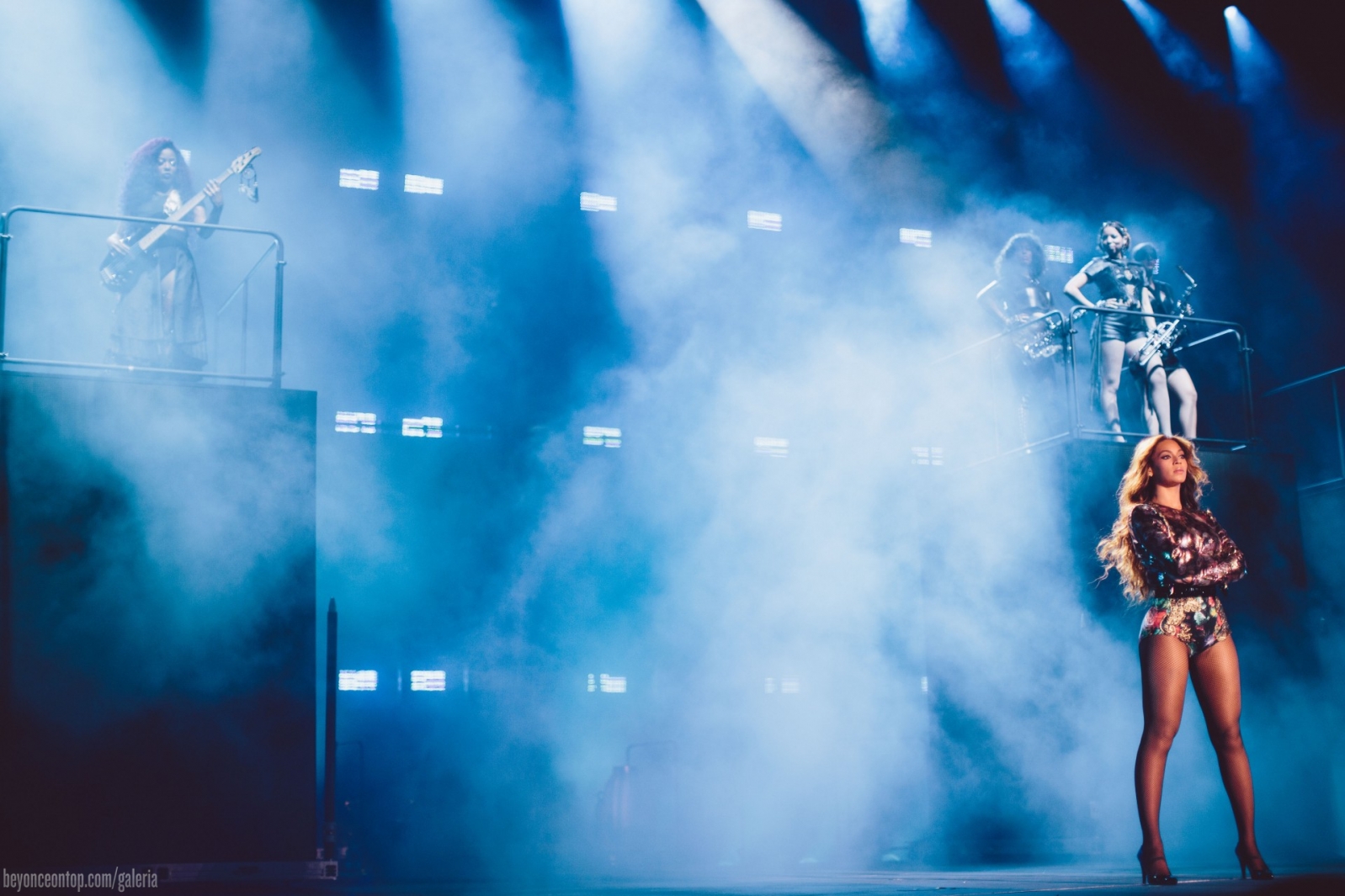 Beyonc&eacute; e Jay Z passam por Dallas com a turn&ecirc; 'On The Run'. 