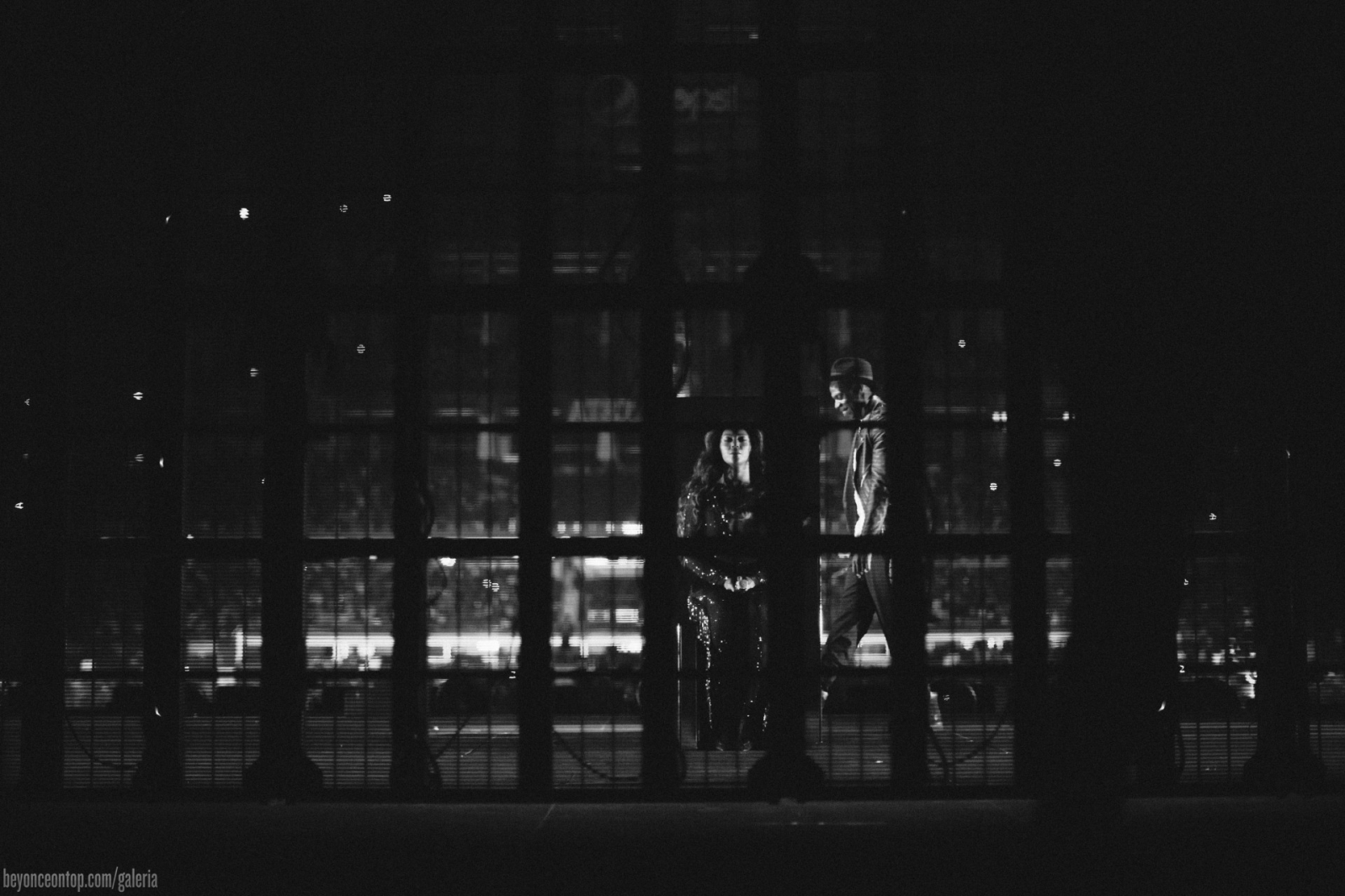 Beyonc&eacute; e Jay Z passam por Dallas com a turn&ecirc; 'On The Run'. 