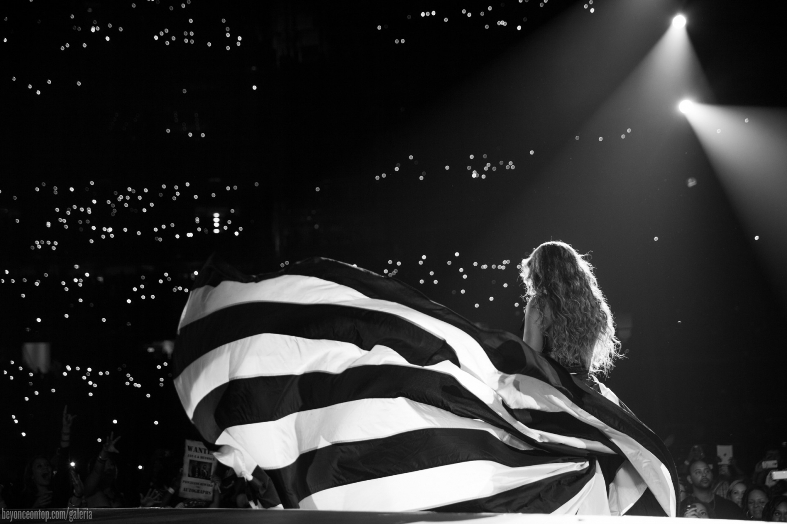Beyonc&eacute; e Jay Z passam por Dallas com a turn&ecirc; 'On The Run'. 