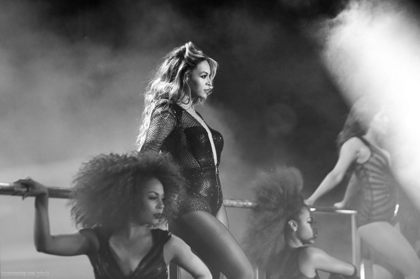 Beyonc&eacute; e Jay Z passam por Chicago com a 'On The Run'. 