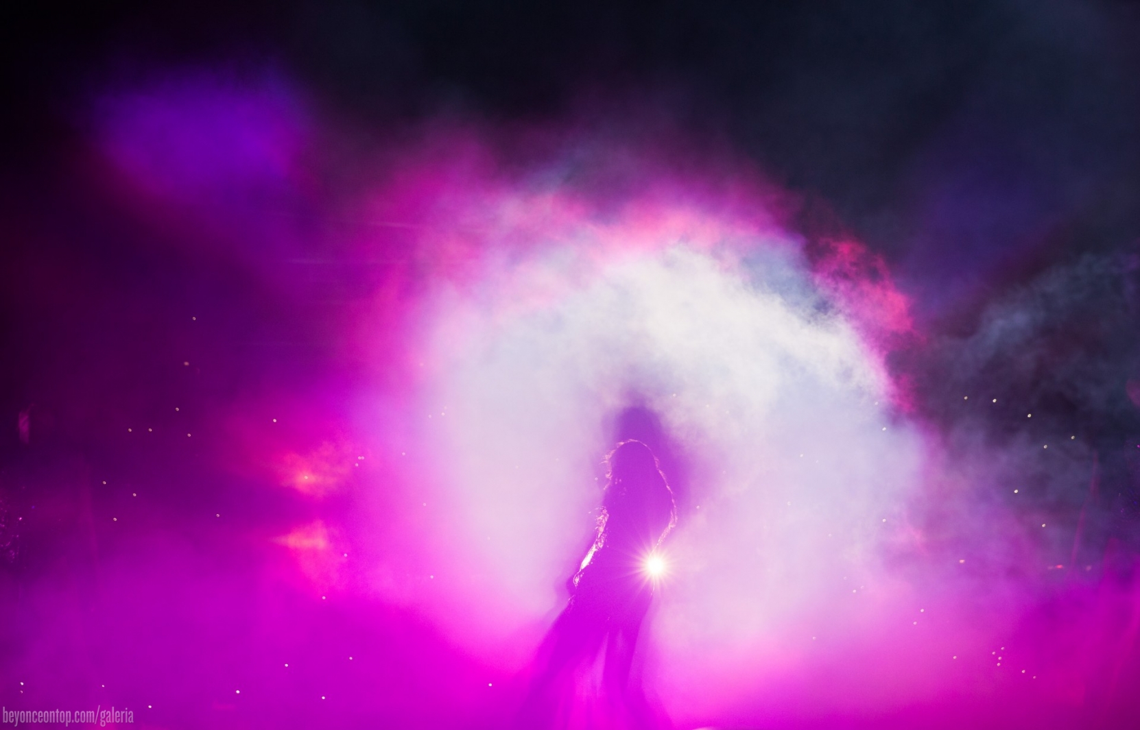 Beyonc&eacute; e Jay Z passam por Chicago com a 'On The Run'. 