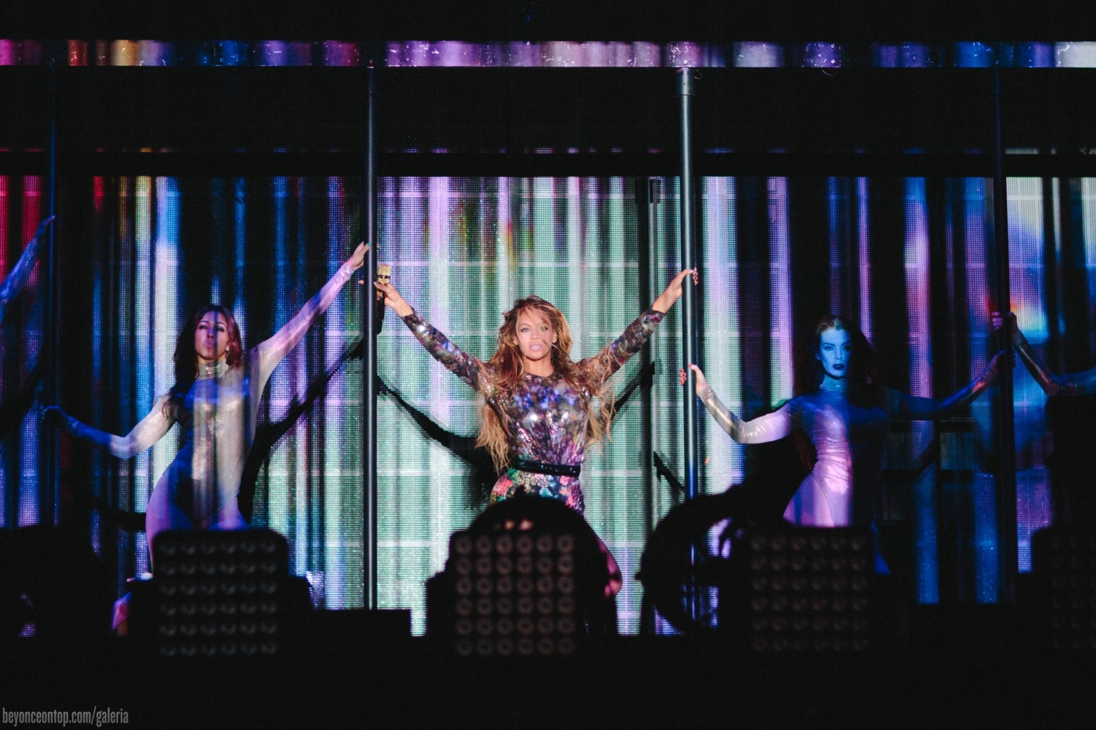 Beyonc&eacute; e Jay Z passam por Chicago com a 'On The Run'. 