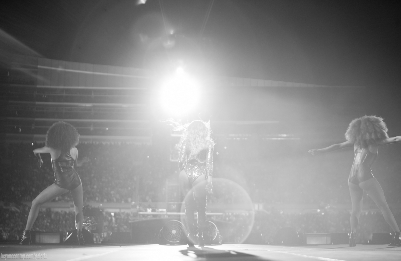 Beyonc&eacute; e Jay Z passam por Chicago com a 'On The Run'. 