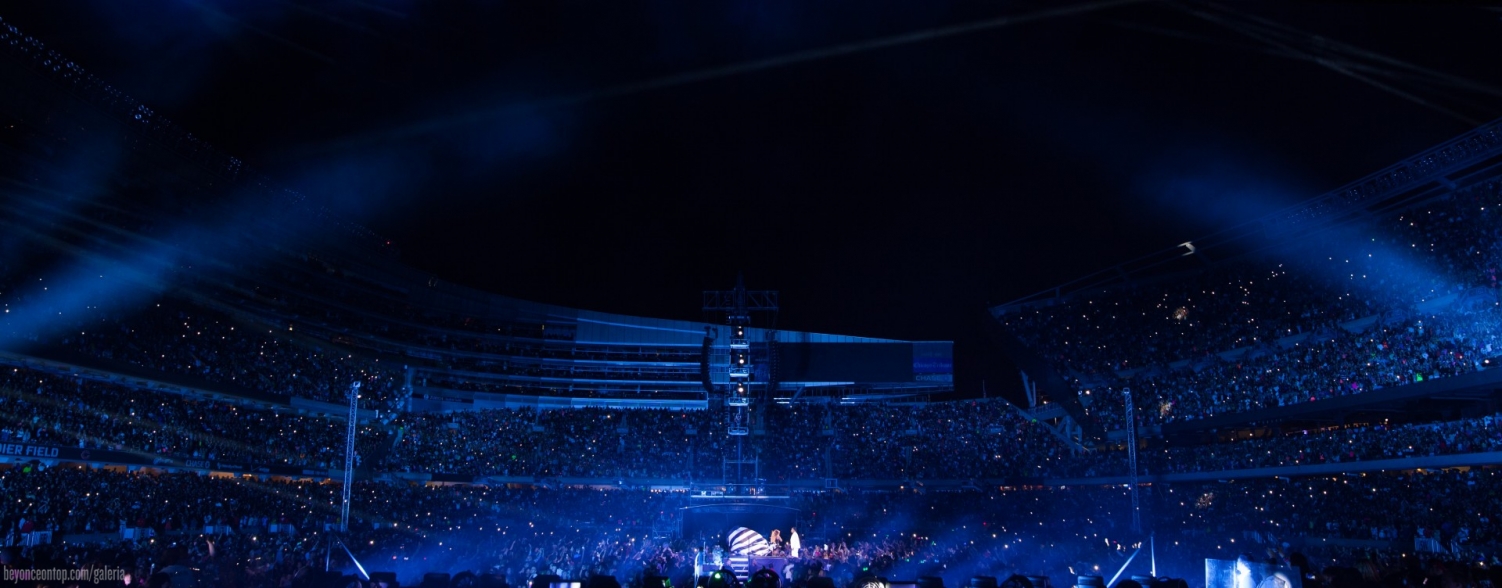 Beyonc&eacute; e Jay Z passam por Chicago com a 'On The Run'. 