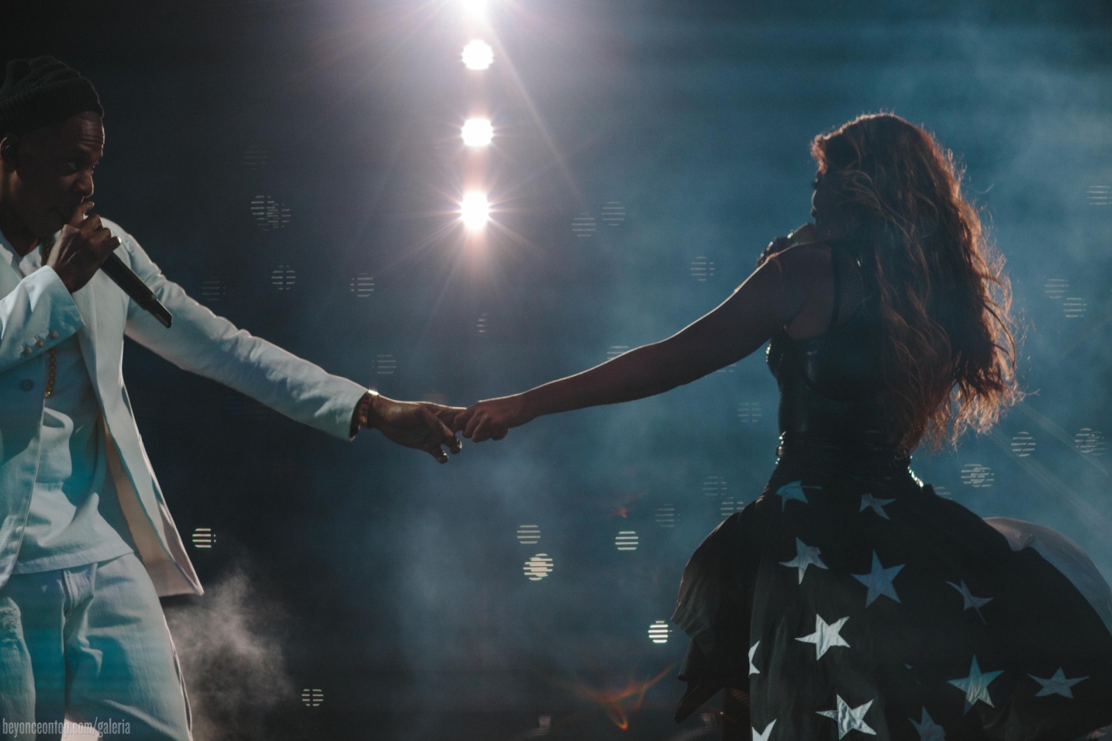 Beyonc&eacute; e Jay Z passam por Chicago com a 'On The Run'. 