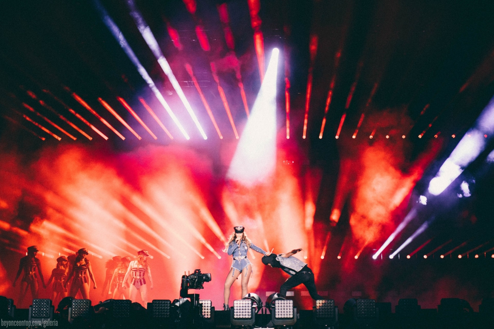 Beyonc&eacute; e Jay Z se apresentam em Seattle. 