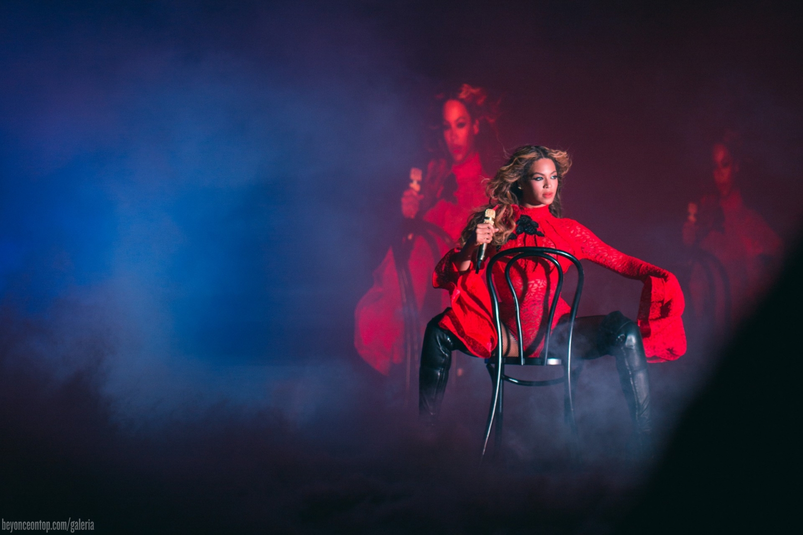 Beyonc&eacute; e Jay Z se apresentam em Los Angeles. 
