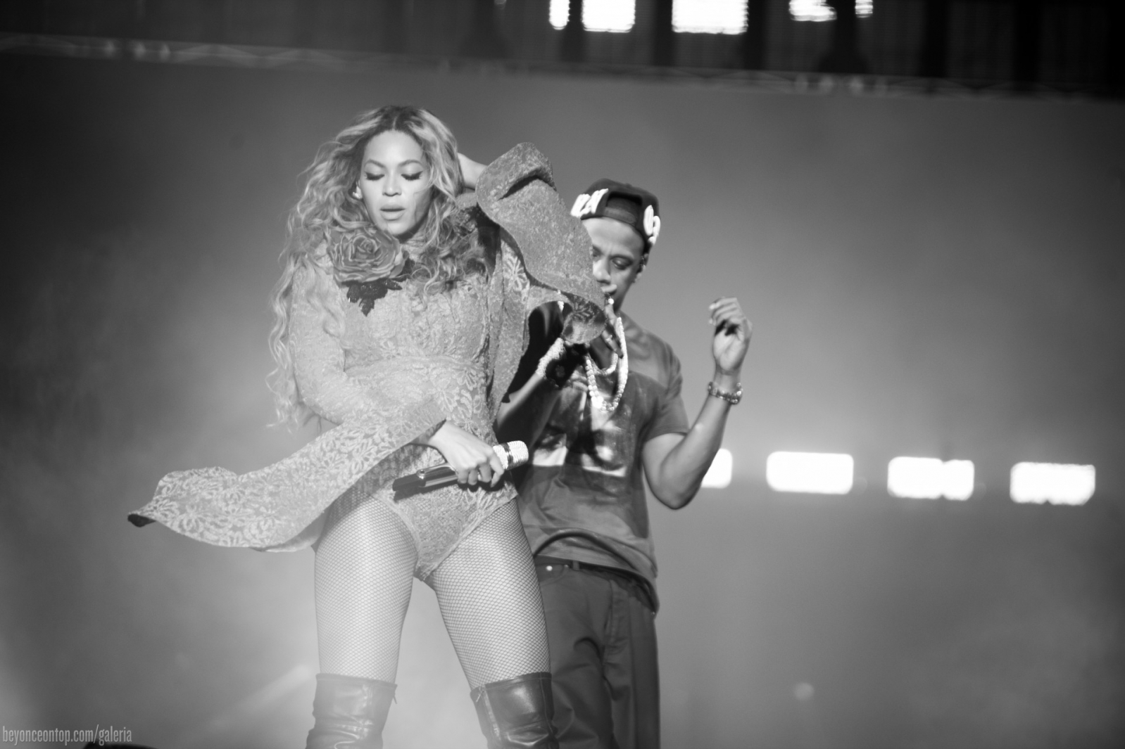 Beyonc&eacute; e Jay Z se apresentam em Los Angeles. 