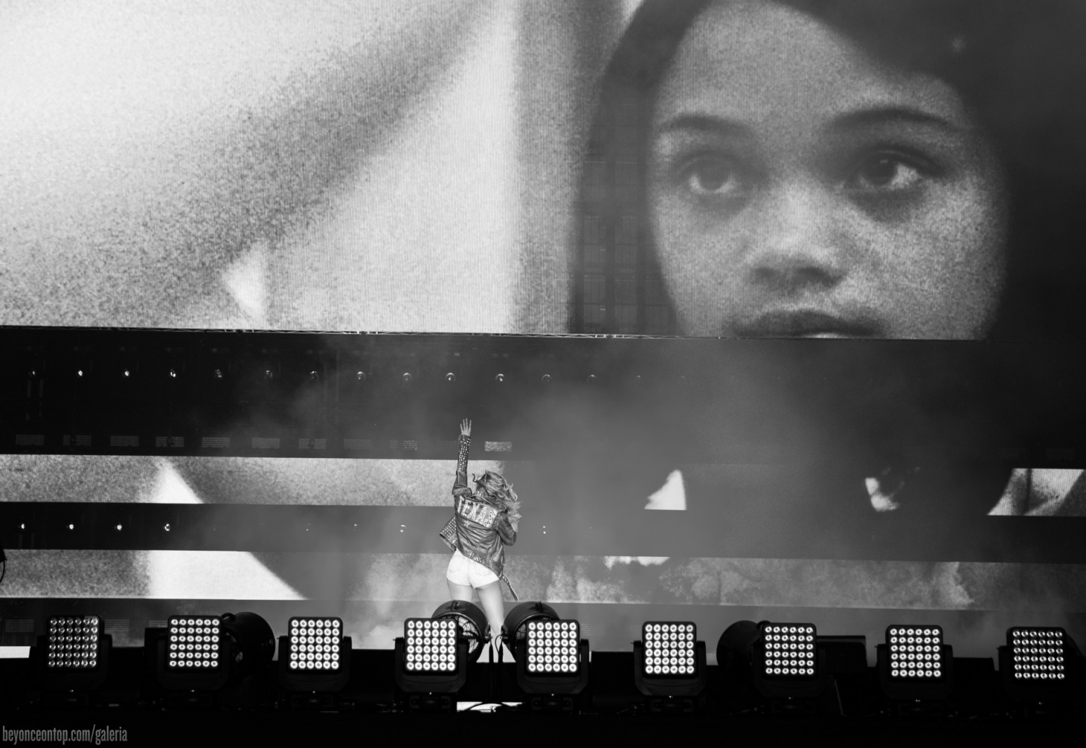 Beyonc&eacute; e Jay Z se apresentam em Los Angeles. 