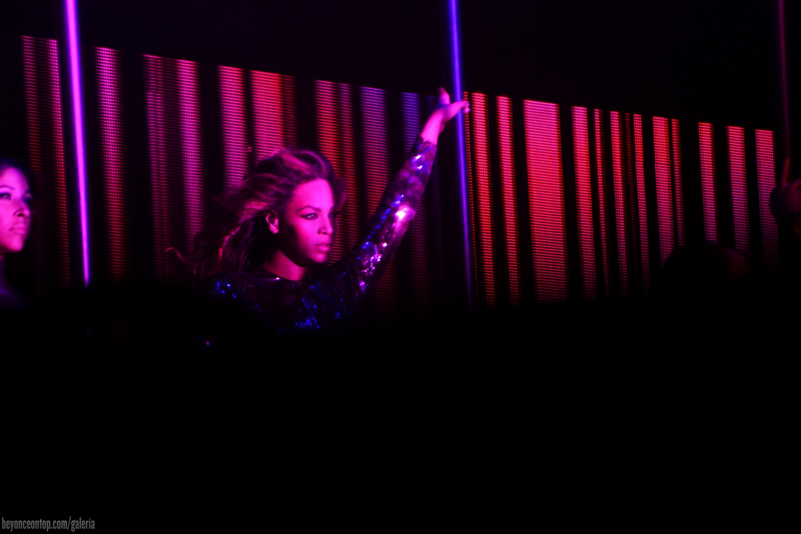 Beyonc&eacute; e Jay Z se apresentam em Los Angeles. 