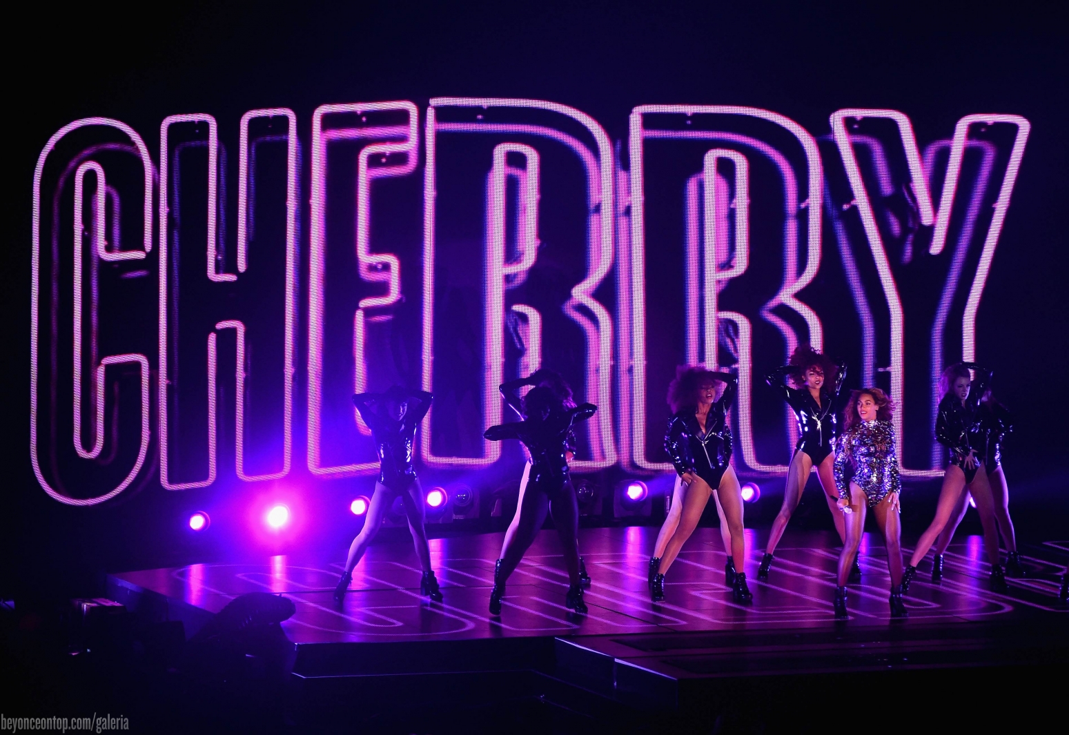 Beyonc&eacute; foi a grande estrela do Video Music Awards 2014. 