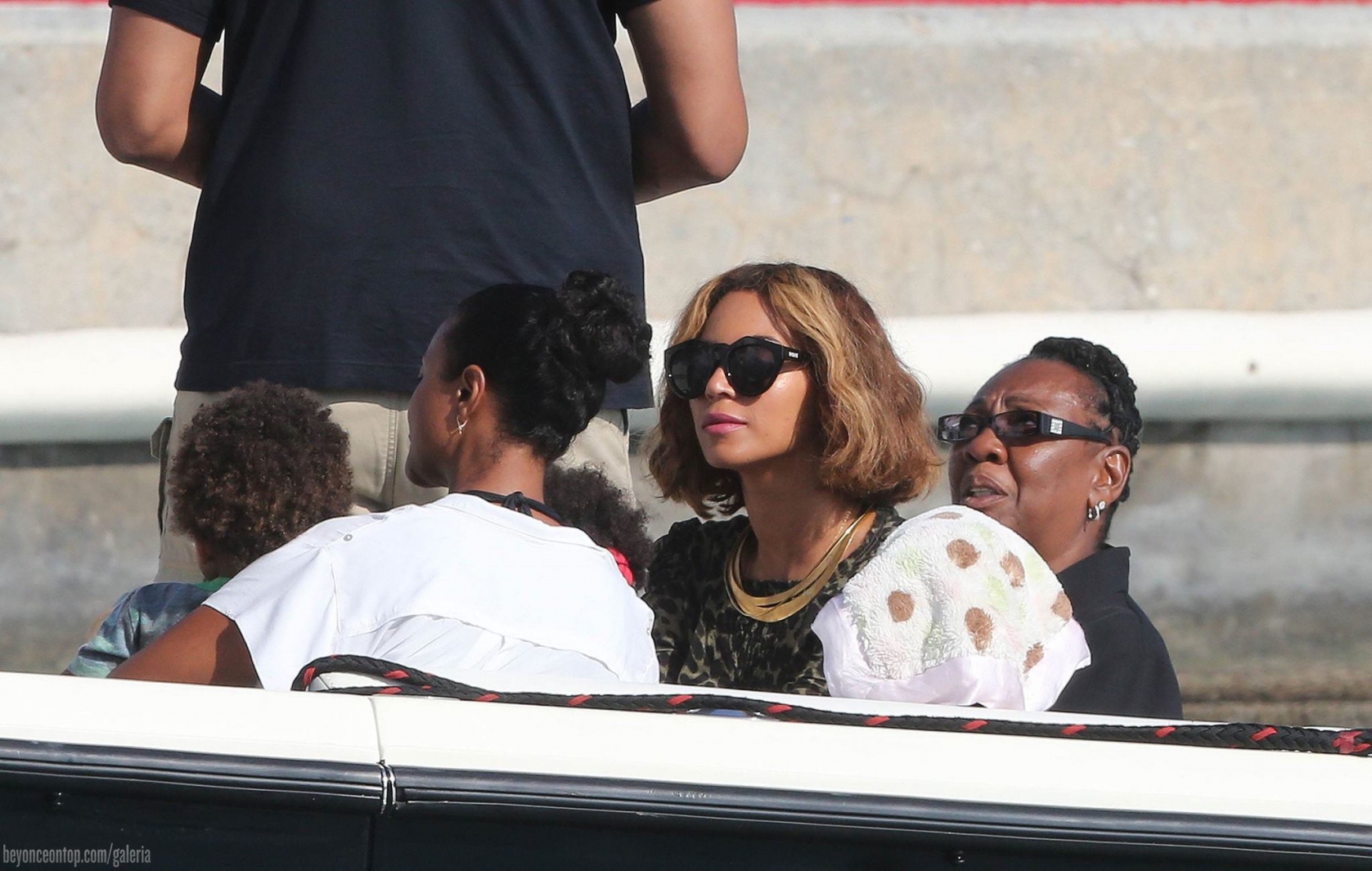 Beyonc&eacute;, Jay Z e Blue Ivy passeiam em museu na Fran&ccedil;a. 