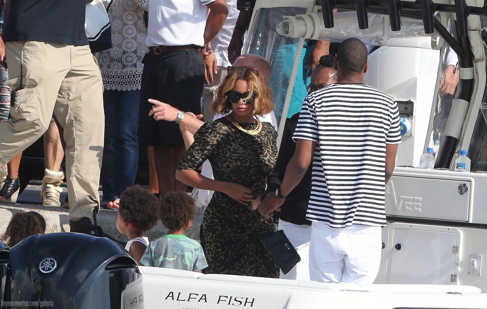 Beyonc&eacute;, Jay Z e Blue Ivy passeiam em museu na Fran&ccedil;a. 