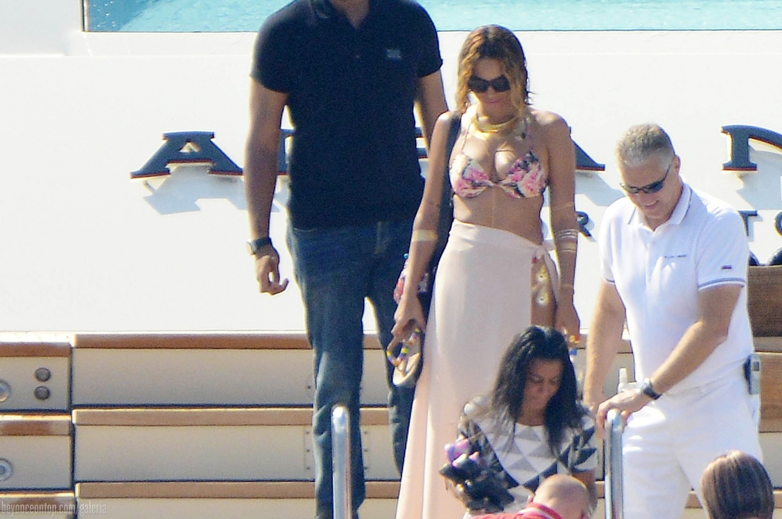 Beyonc&eacute; e Jay Z em iate. 