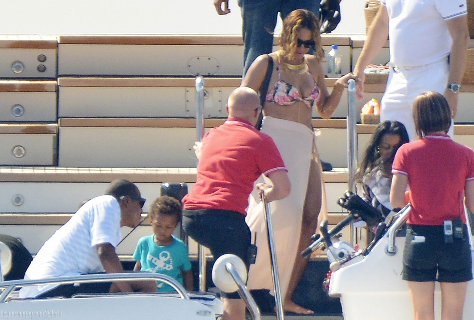 Beyonc&eacute; e Jay Z em iate. 