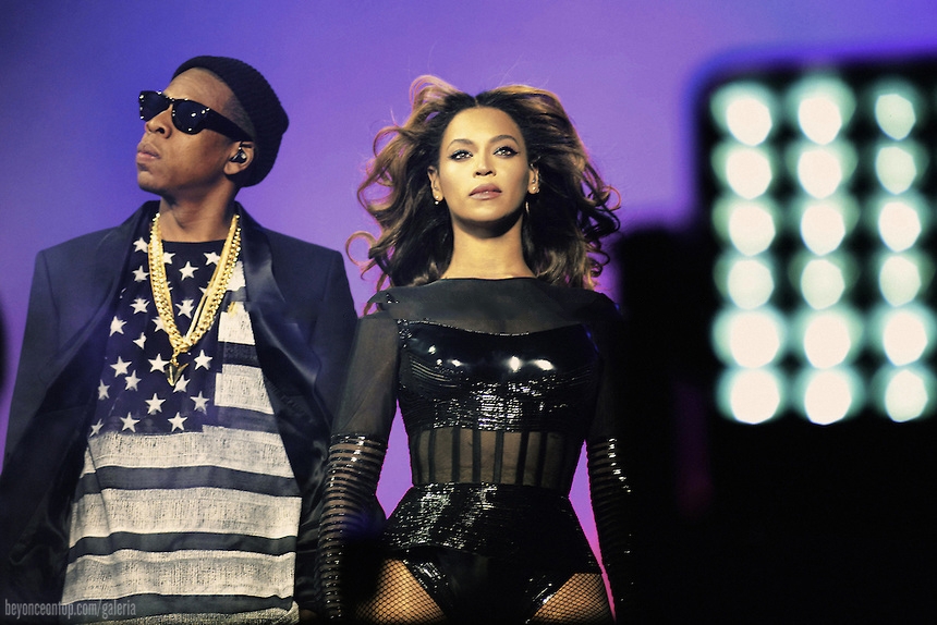 Beyonc&eacute; e Jay Z se apresentam em Paris. 