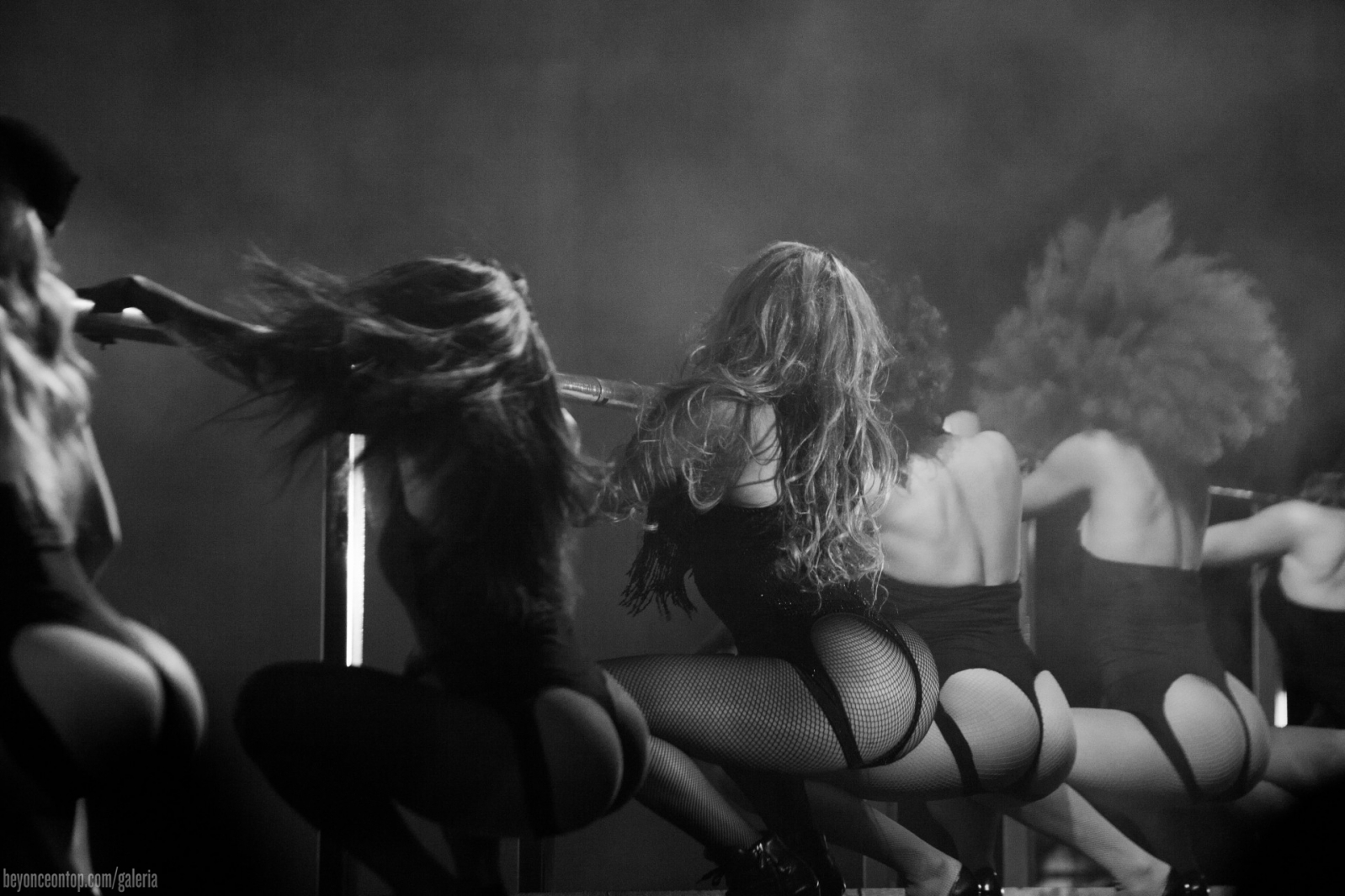 Beyonc&eacute; e Jay Z fazem o primeiro show em Paris. 