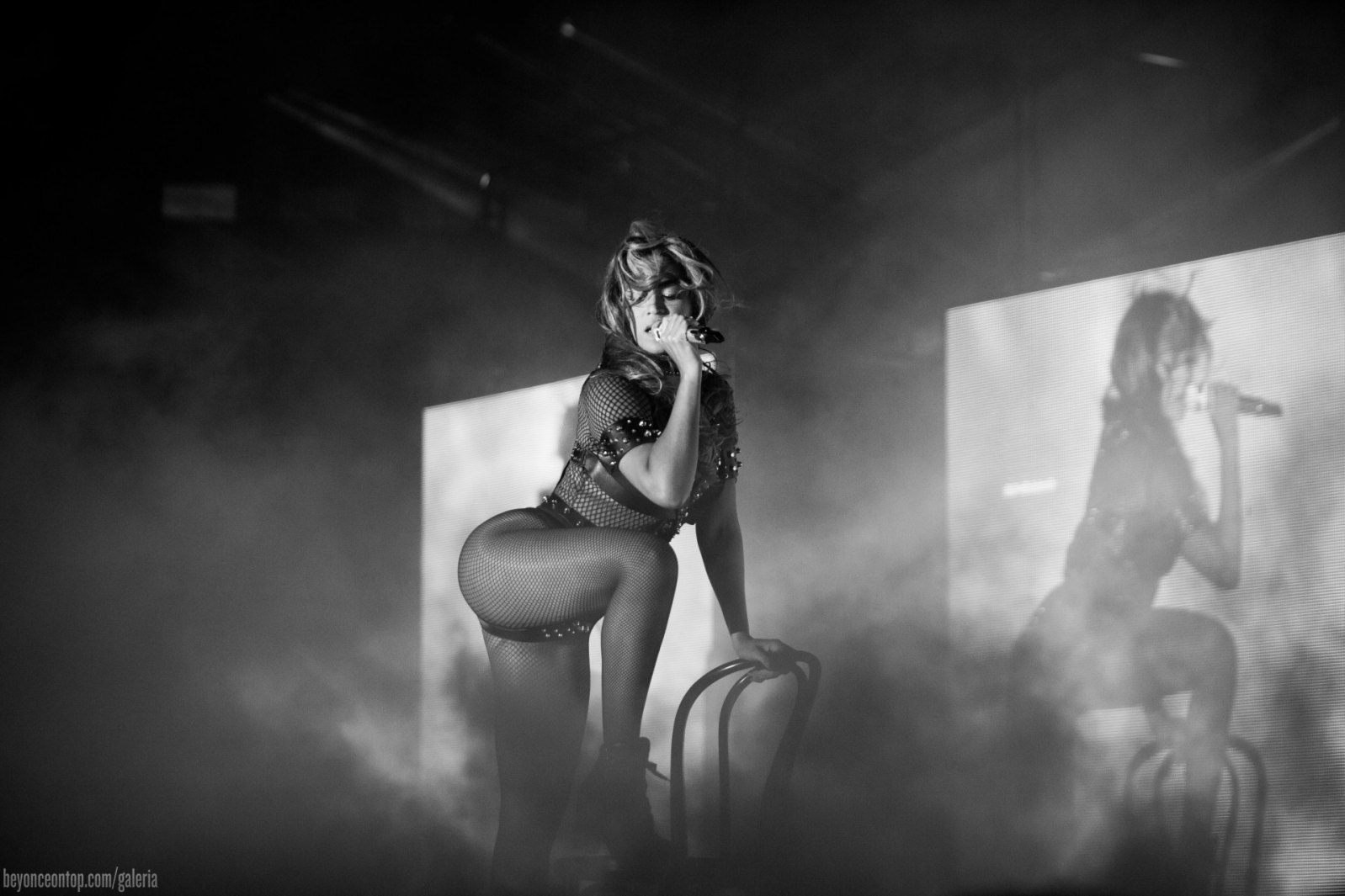 Beyonc&eacute; e Jay Z fazem o primeiro show em Paris. 