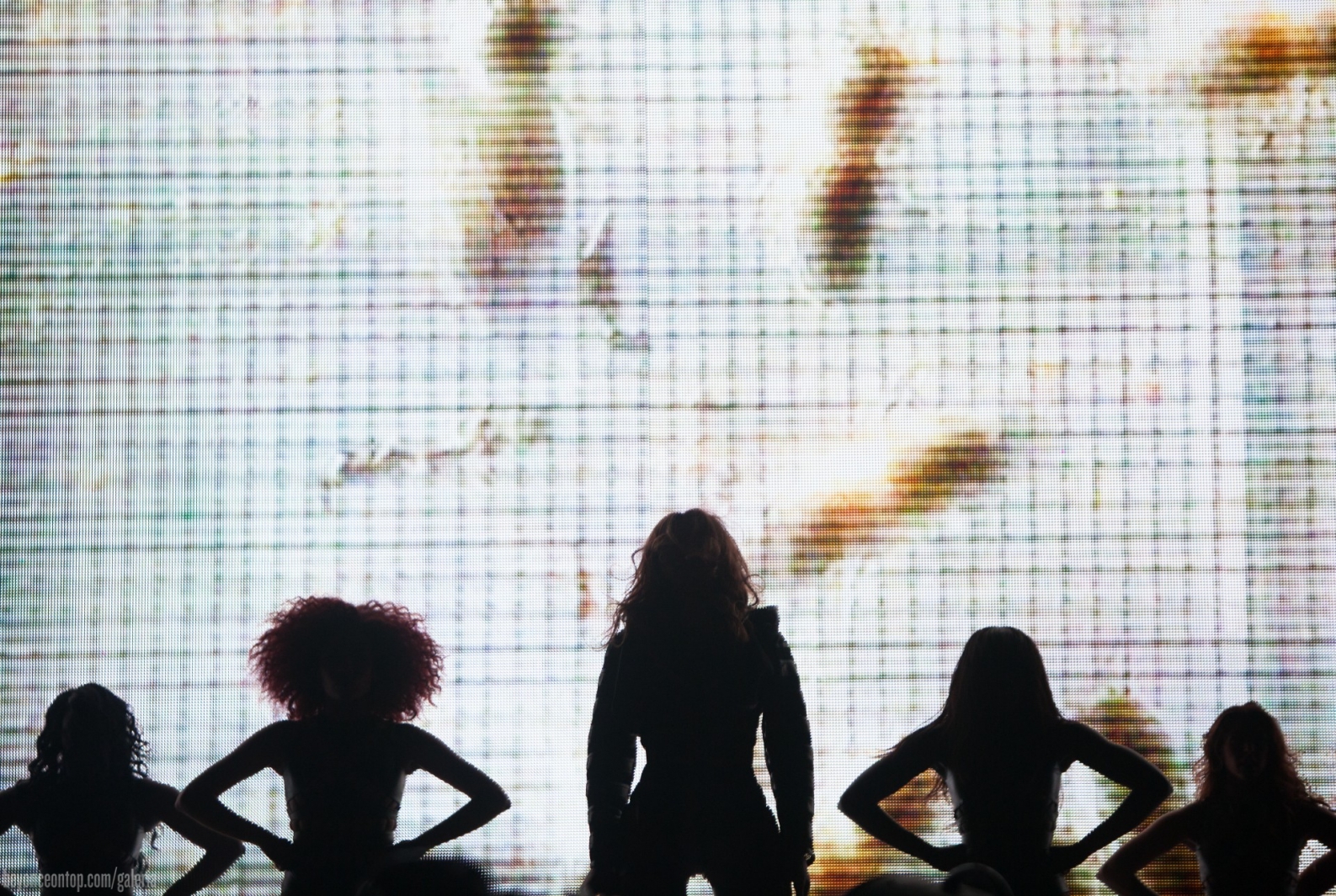 Beyonc&eacute; e Jay Z fazem o primeiro show em Paris. 