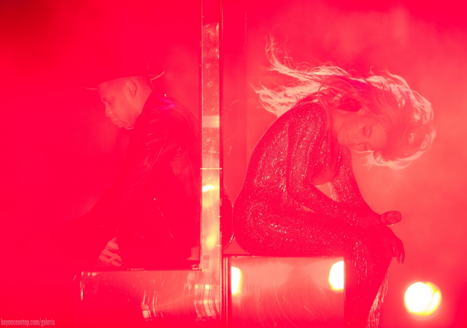 Beyonc&eacute; e Jay Z fazem o primeiro show em Paris. 