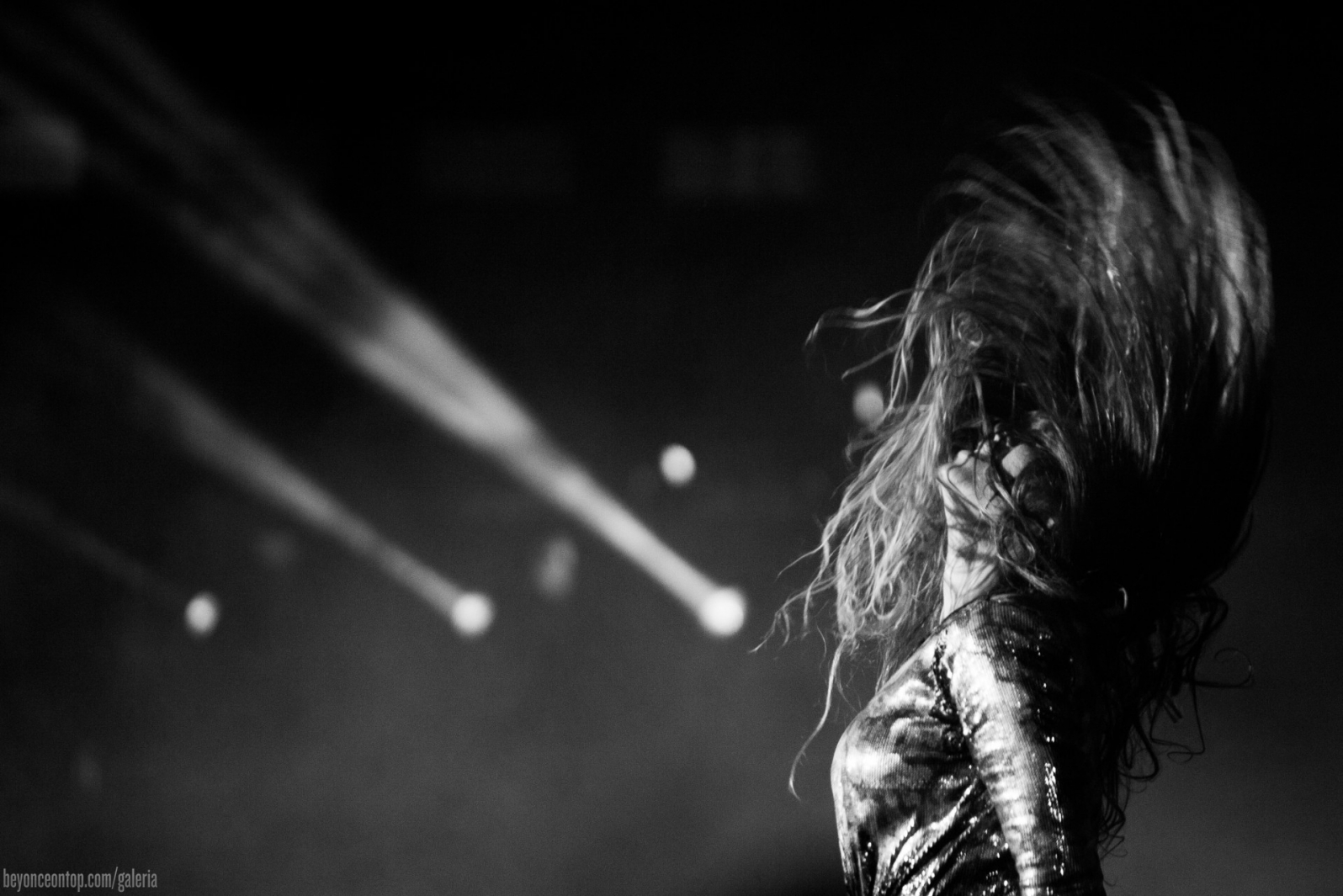 Beyonc&eacute; e Jay Z fazem o primeiro show em Paris. 