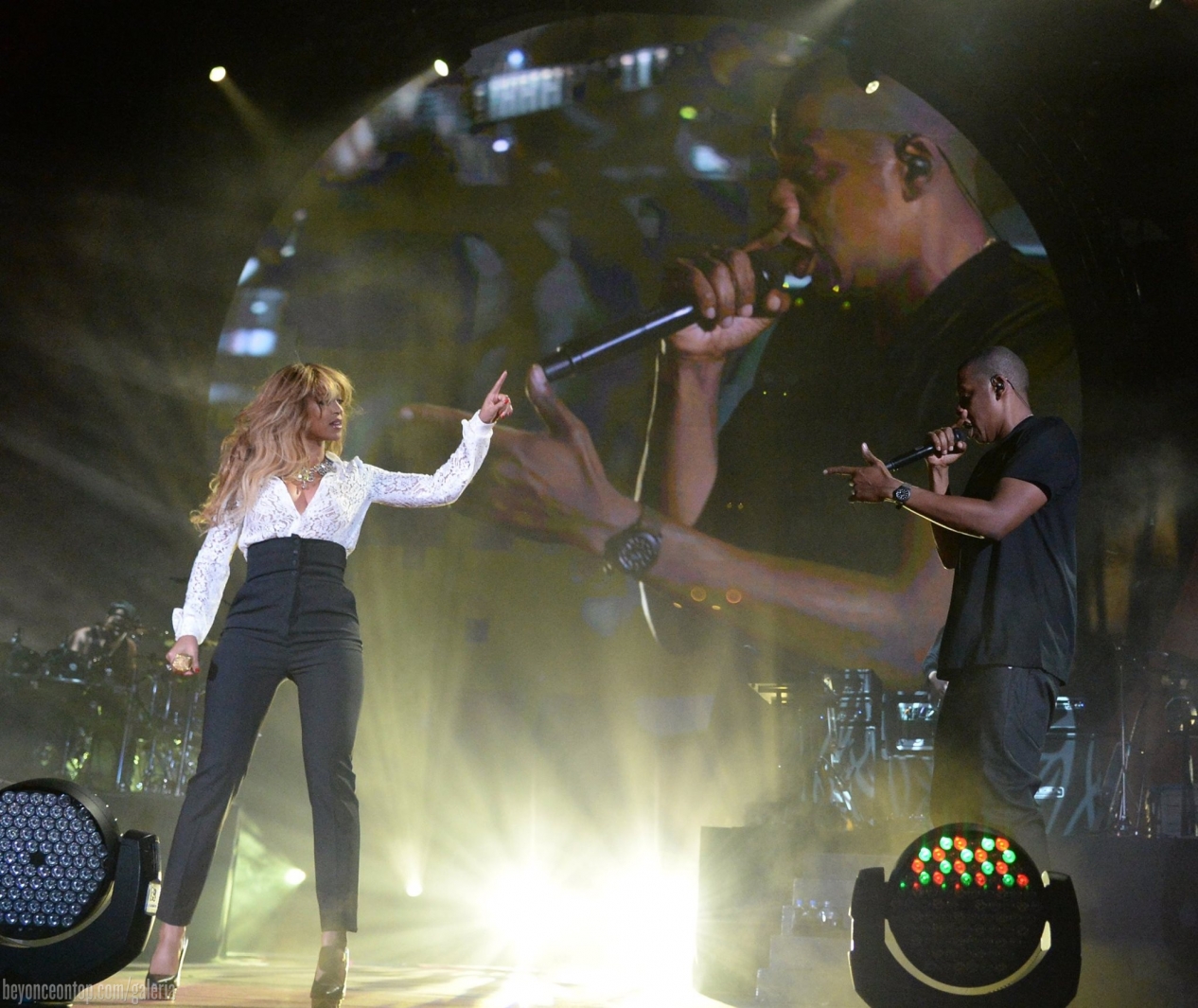 Beyonc&eacute; se apresenta no show de Jay Z no Global Citizen Festival. 
