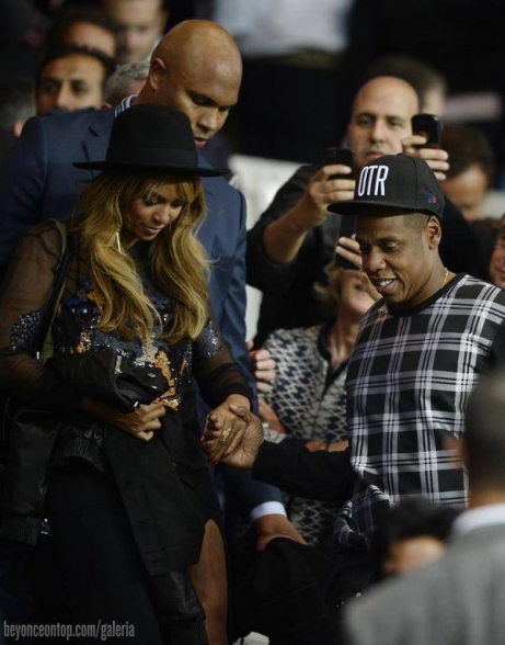 Beyonc&eacute; e Jay Z assistiram ao jogo em Paris. 