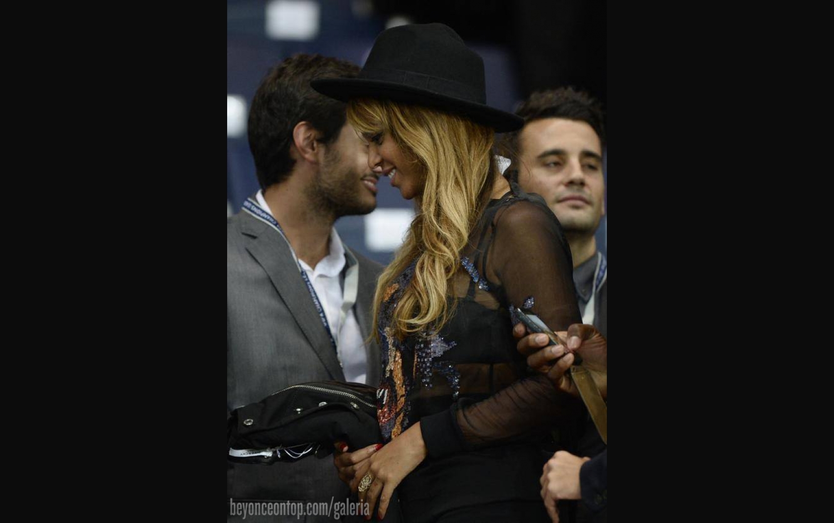 Beyonc&eacute; e Jay Z assistiram ao jogo em Paris. 