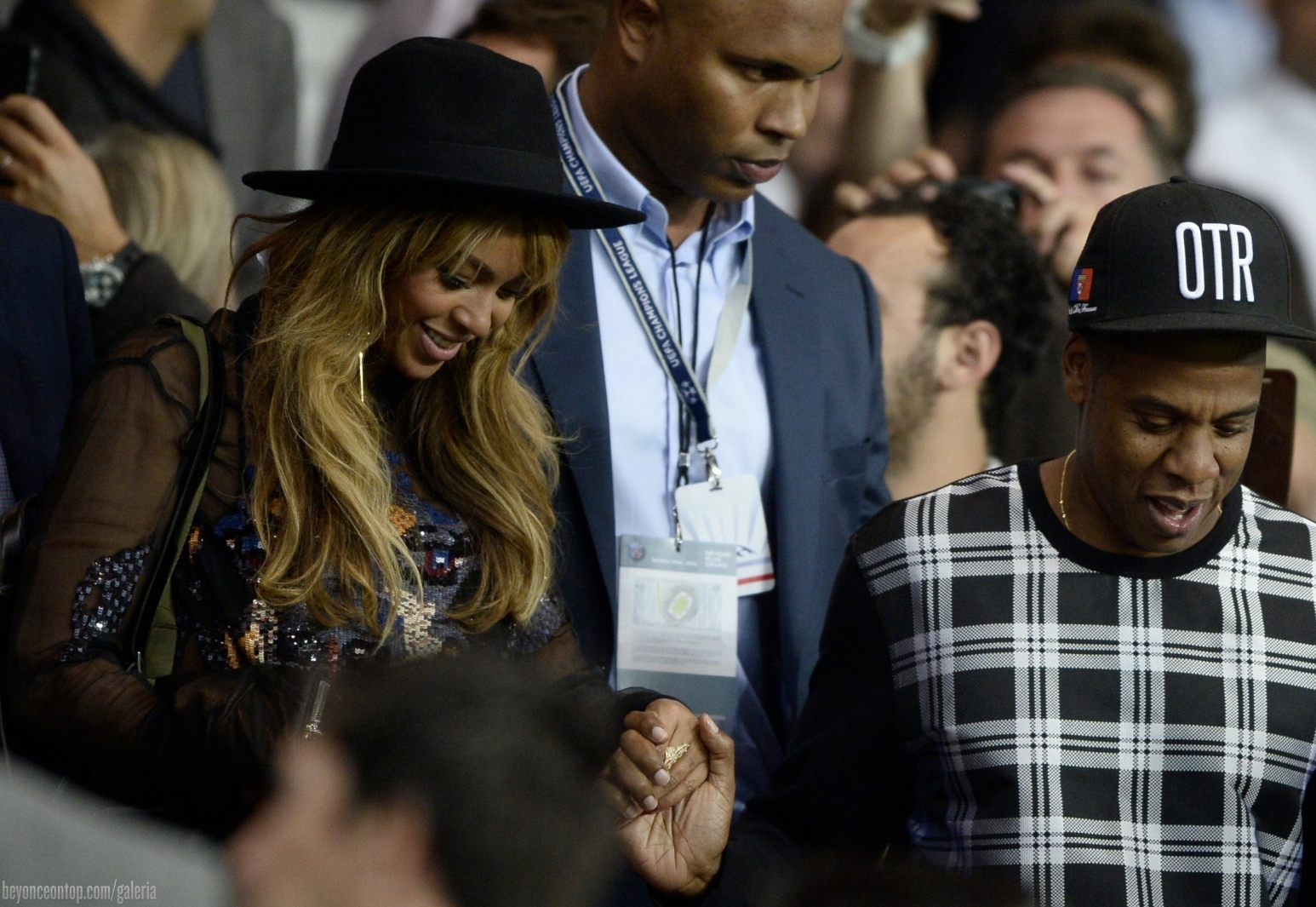 Beyonc&eacute; e Jay Z assistiram ao jogo em Paris. 