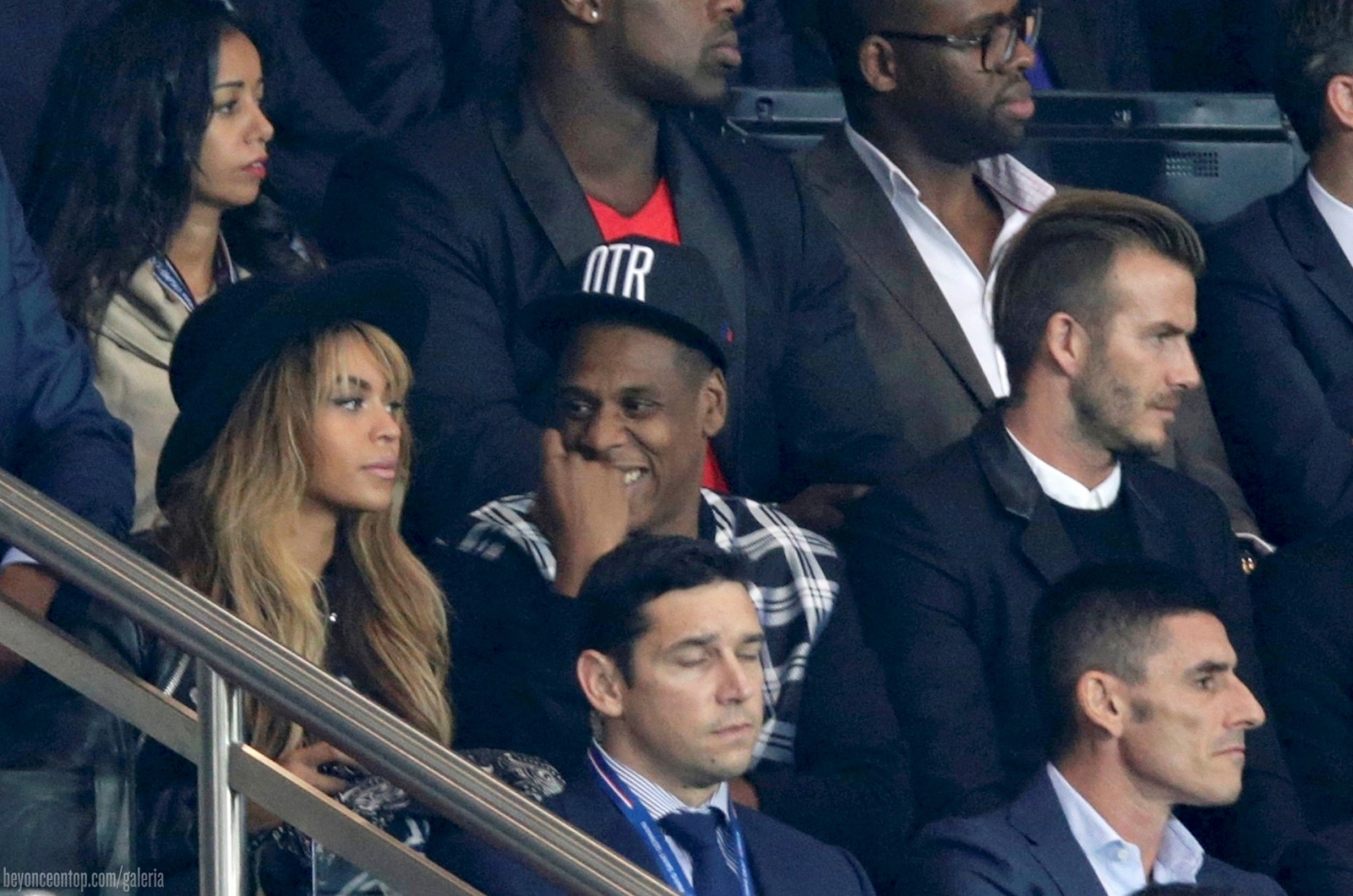 Beyonc&eacute; e Jay Z assistiram ao jogo em Paris. 