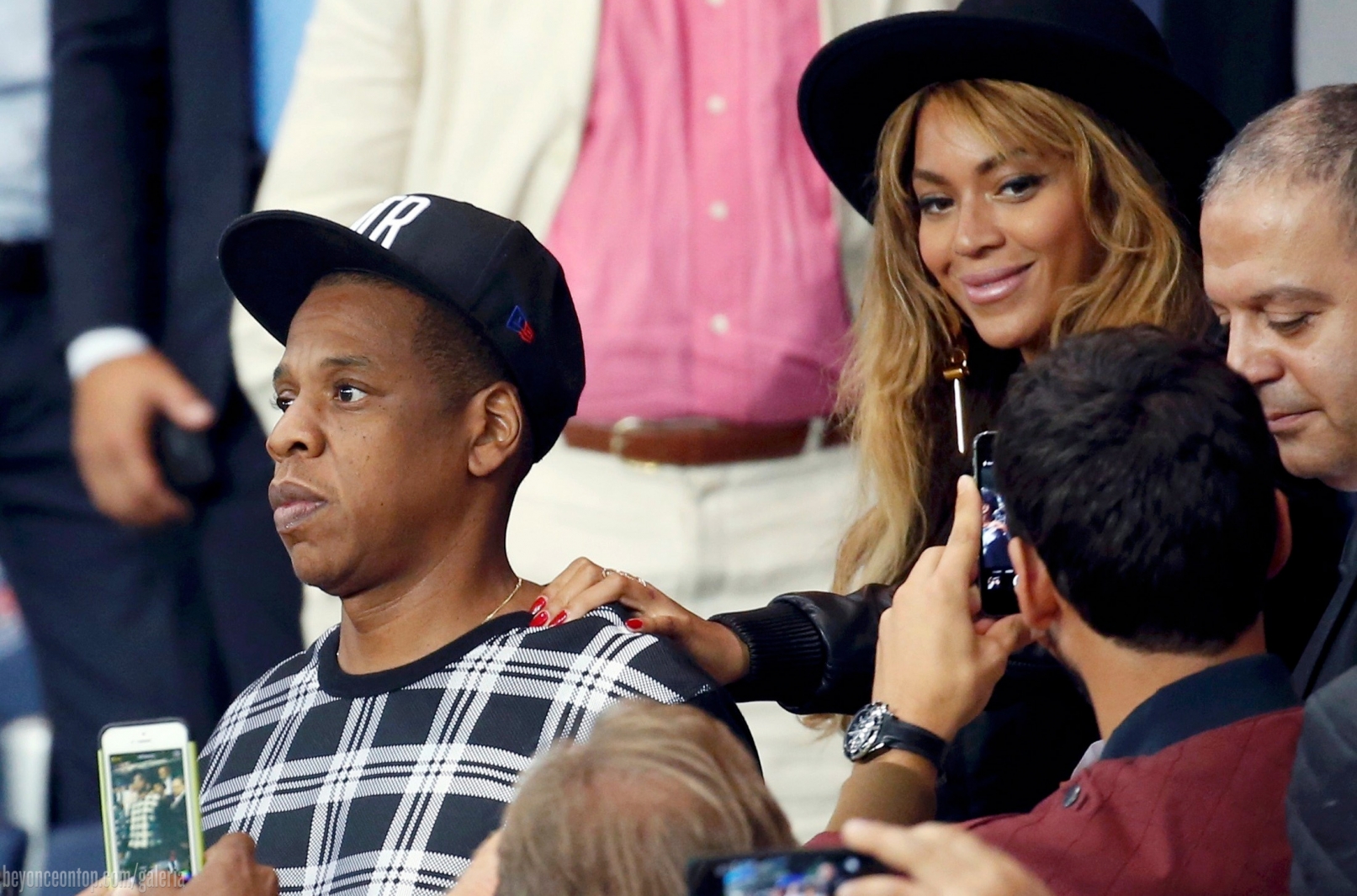 Beyonc&eacute; e Jay Z assistiram ao jogo em Paris. 