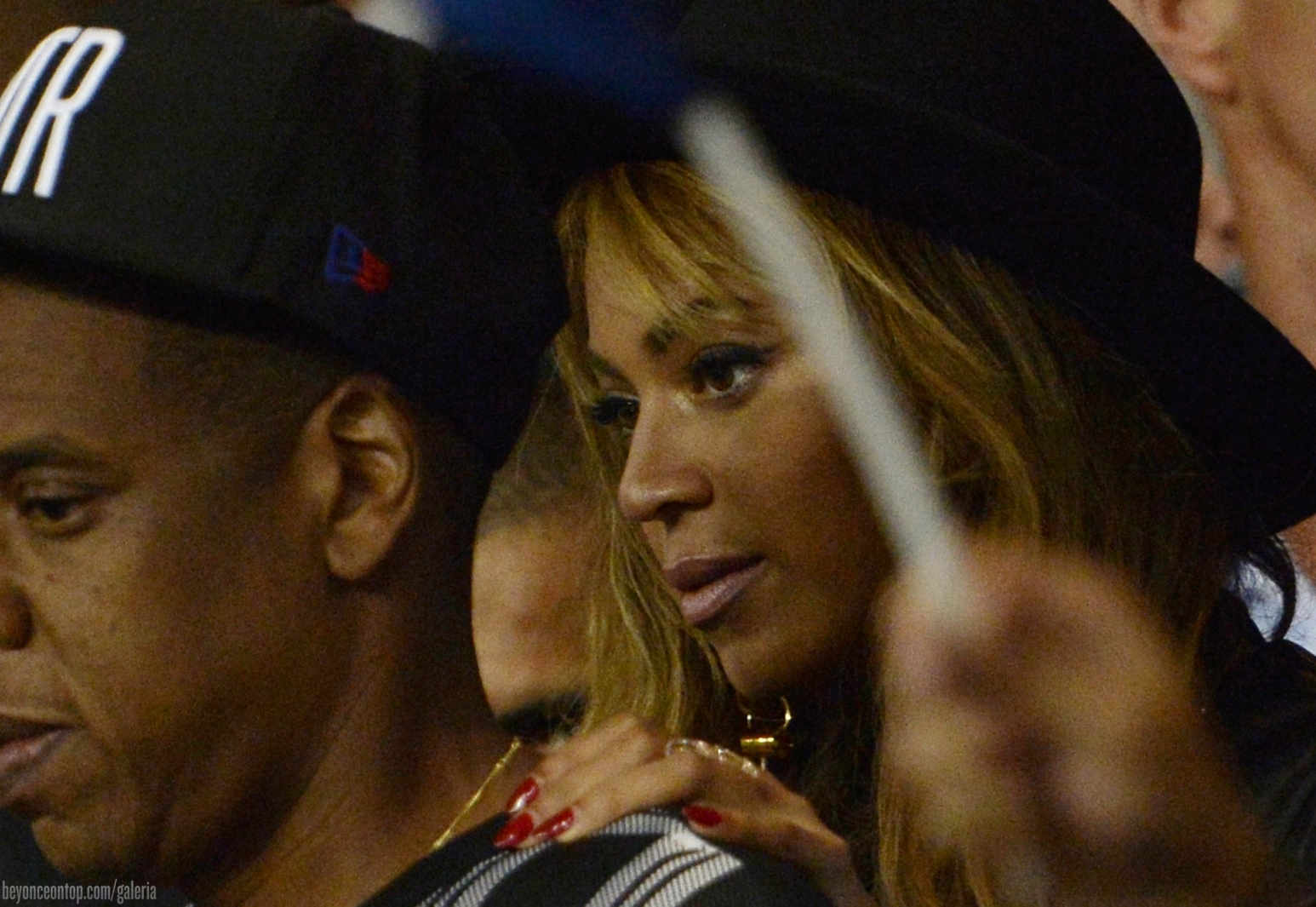 Beyonc&eacute; e Jay Z assistiram ao jogo em Paris. 
