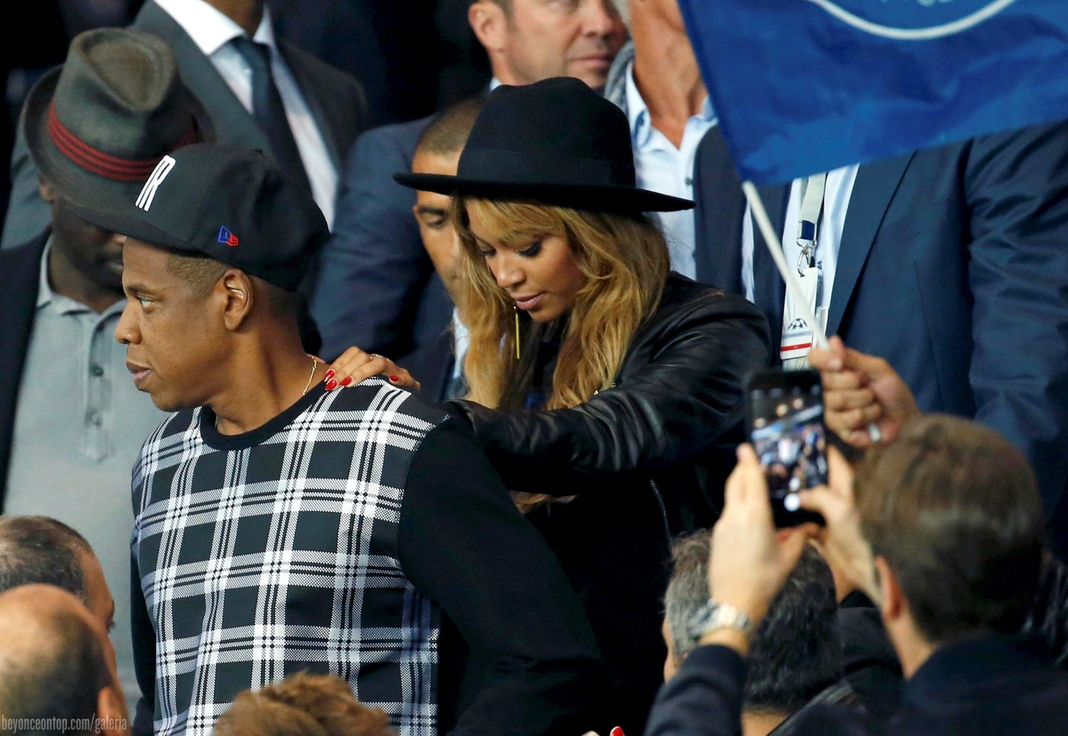 Beyonc&eacute; e Jay Z assistiram ao jogo em Paris. 
