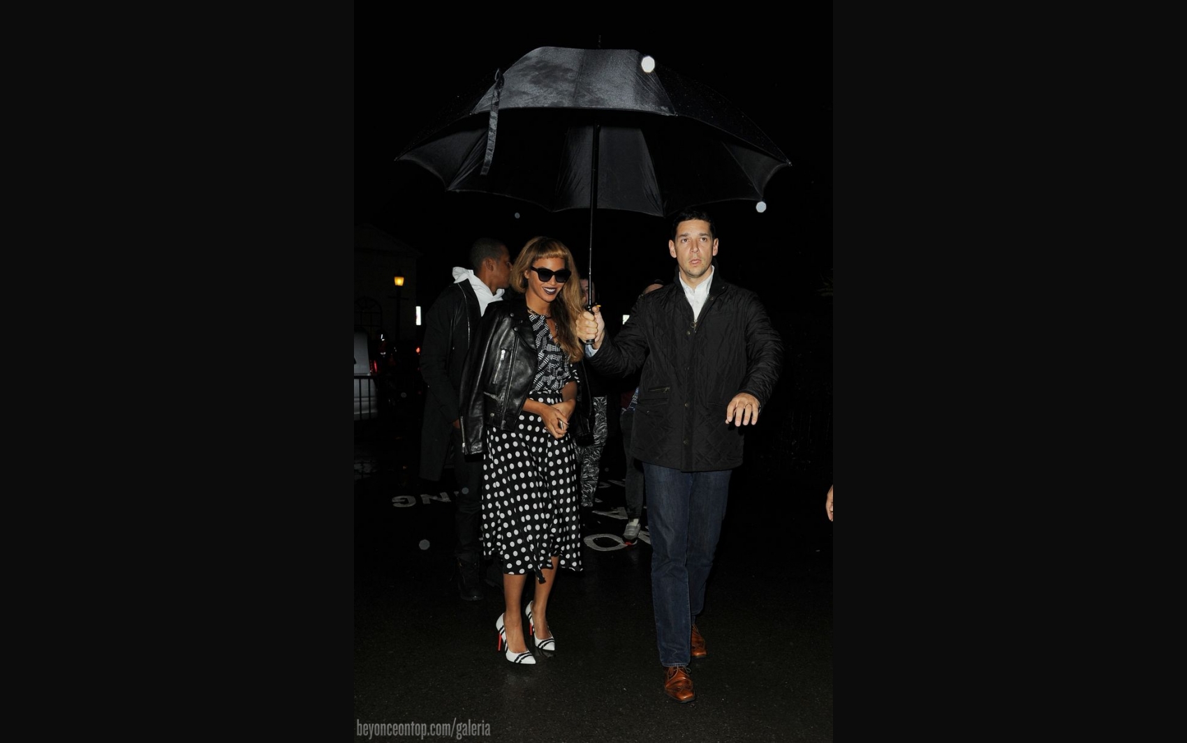 Beyonc&eacute; e Jay Z chegando ao Regent's Park, em Londres