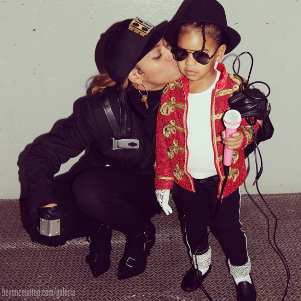 Beyonc&eacute; &eacute; Janet Jackson e Blue Ivy &eacute; Michael Jackson no Halloween 2014