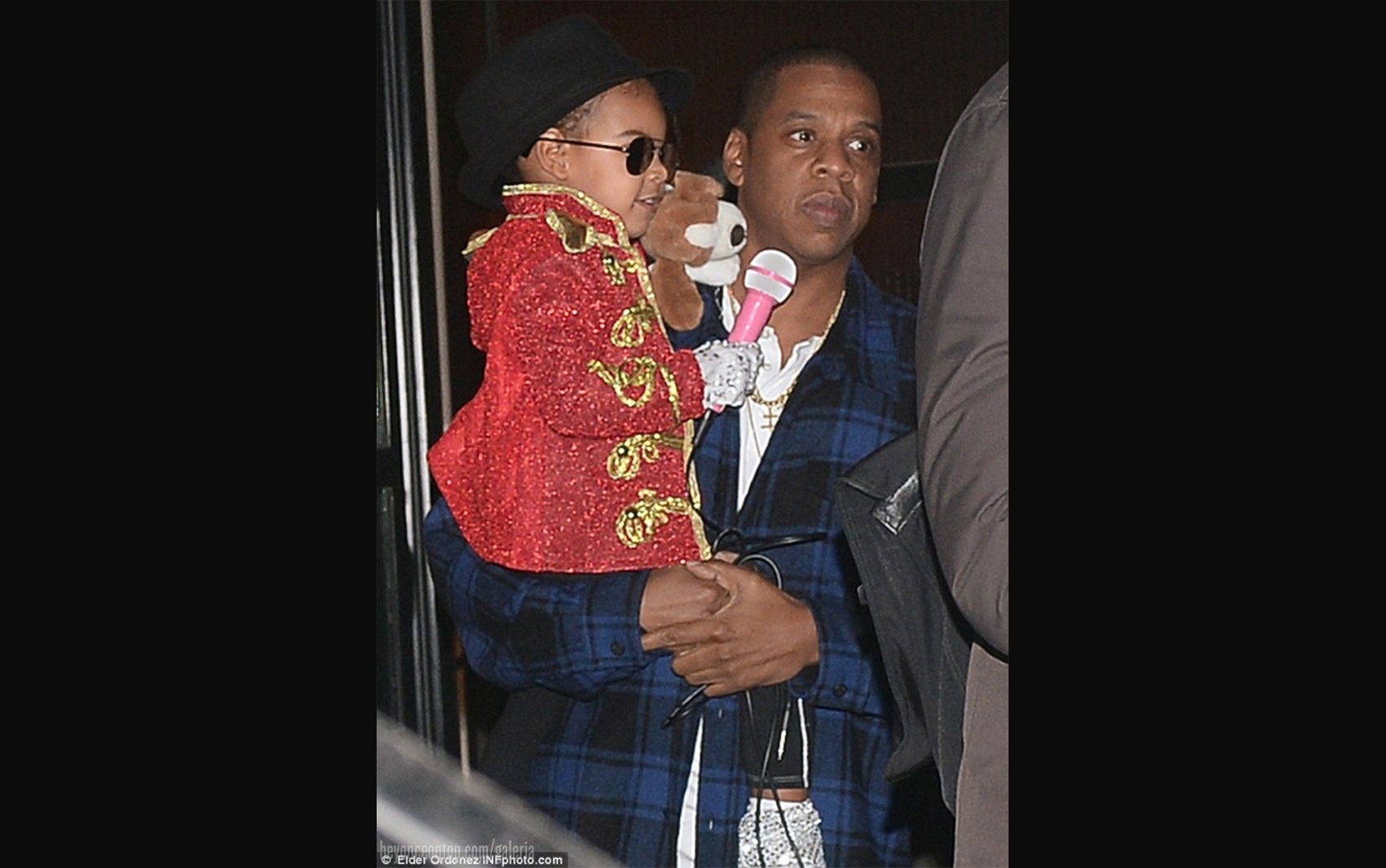 Blue Ivy foi fantasiada de Michael Jackson e Jay Z de Jason
