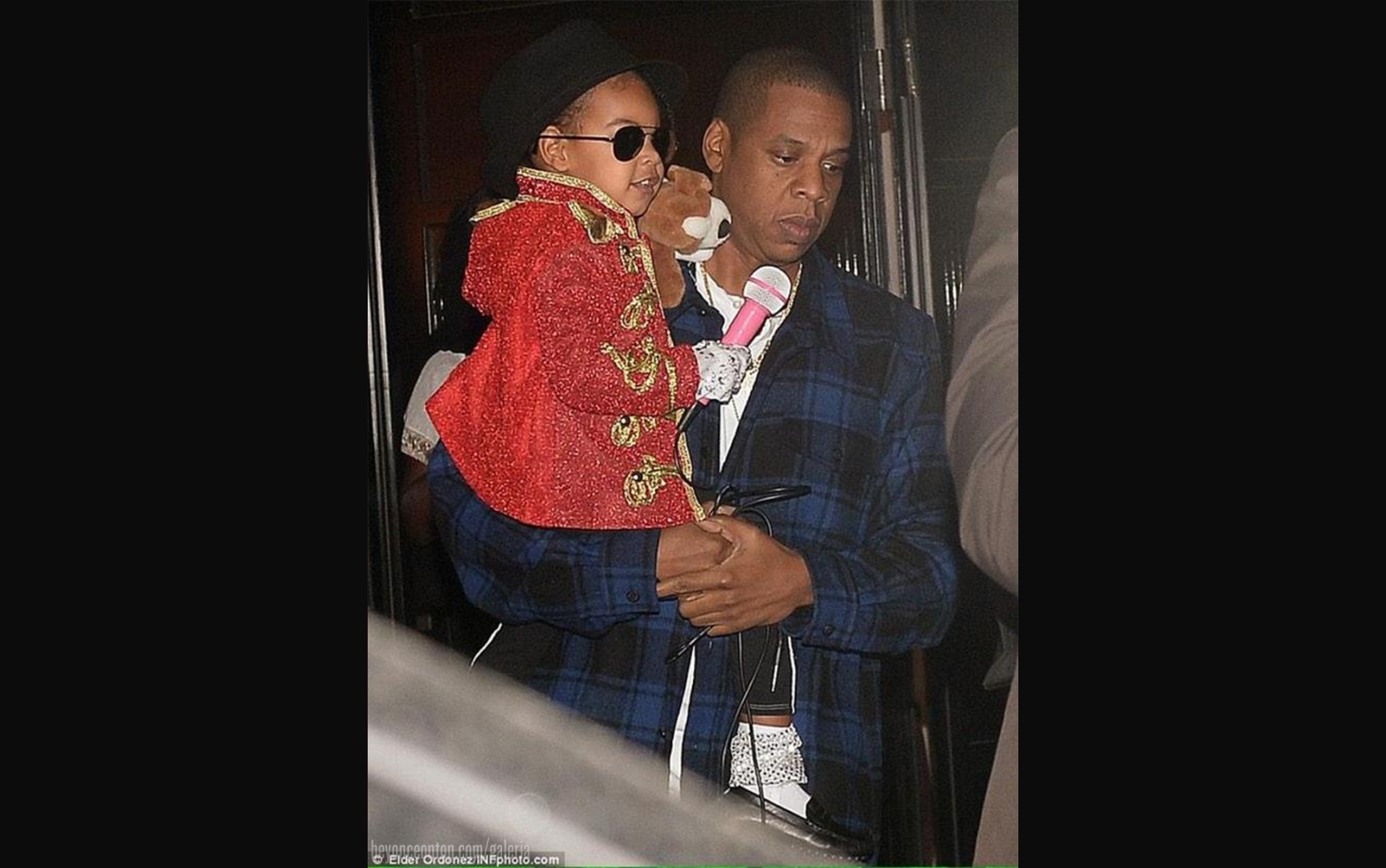 Blue Ivy foi fantasiada de Michael Jackson e Jay Z de Jason
