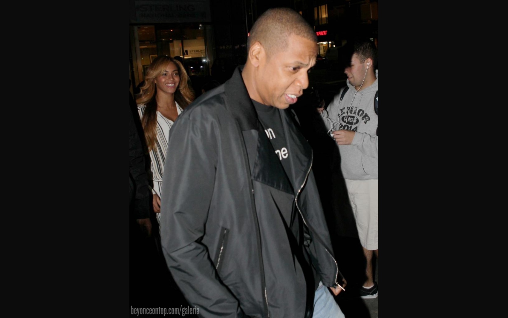 Beyonc&eacute; &eacute; fotografada com o marido em Nova Iorque