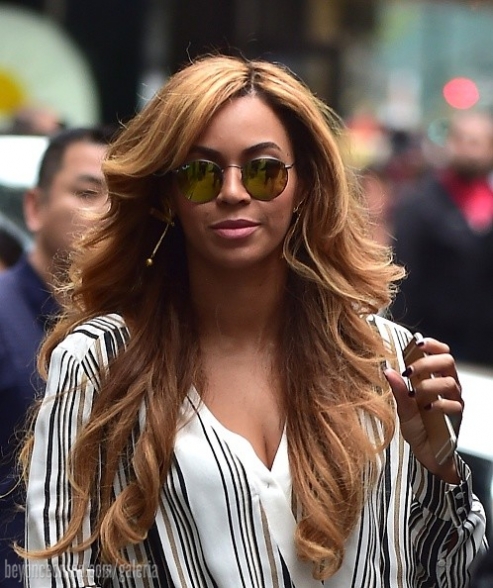 Beyonc&eacute; &eacute; fotografada com o marido em Nova Iorque